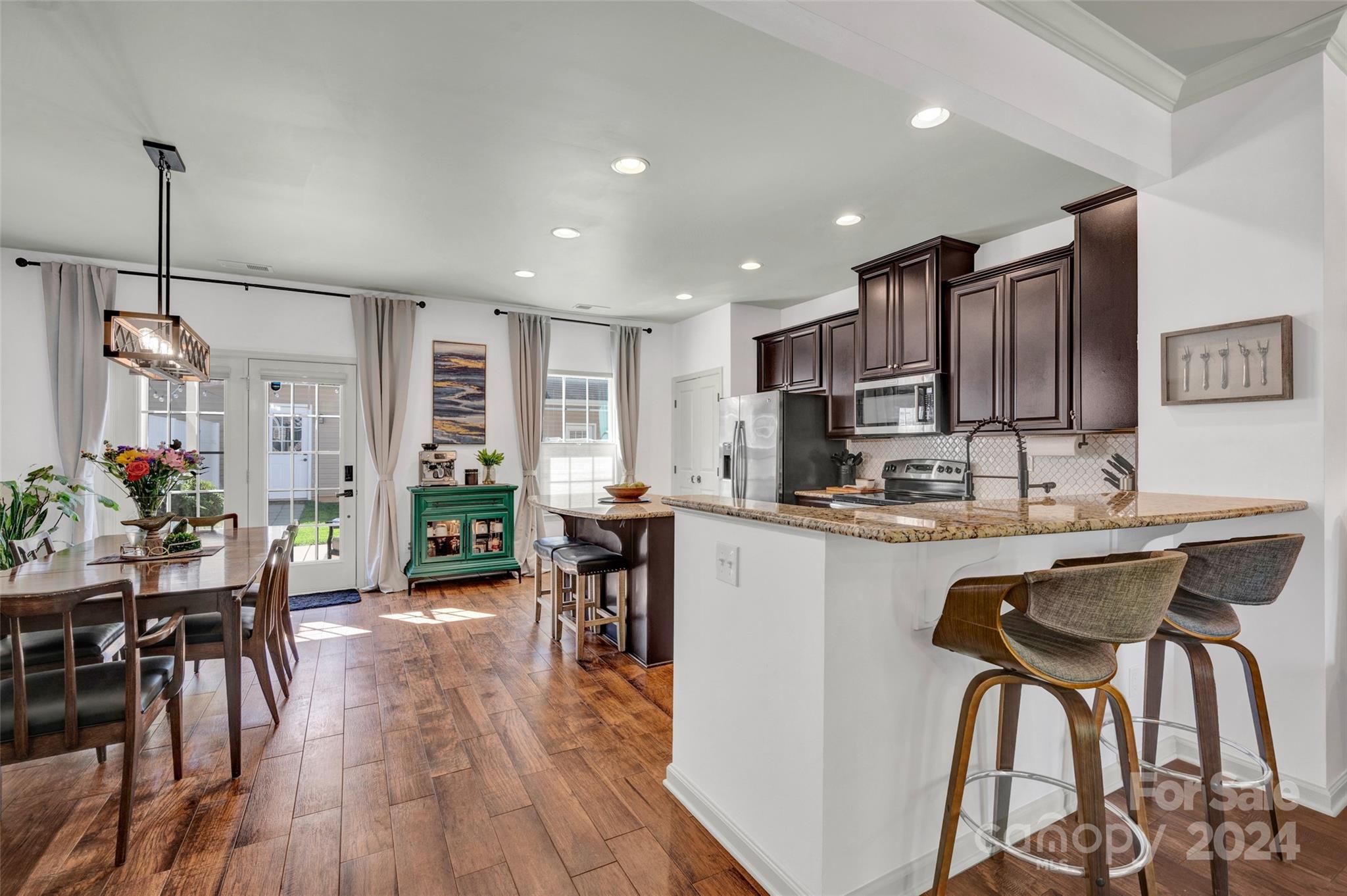 6874 Colonial Garden Drive