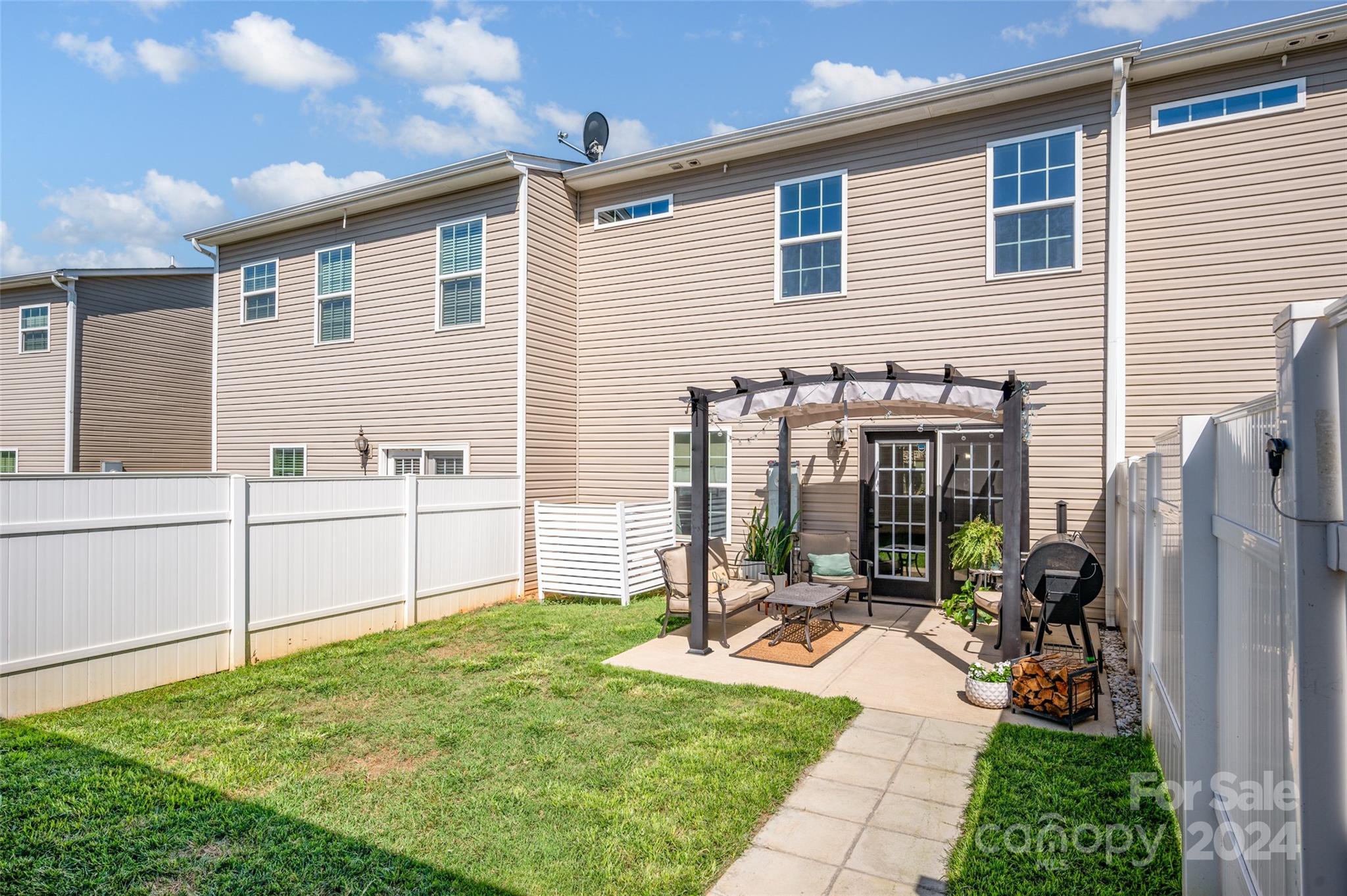 6874 Colonial Garden Drive