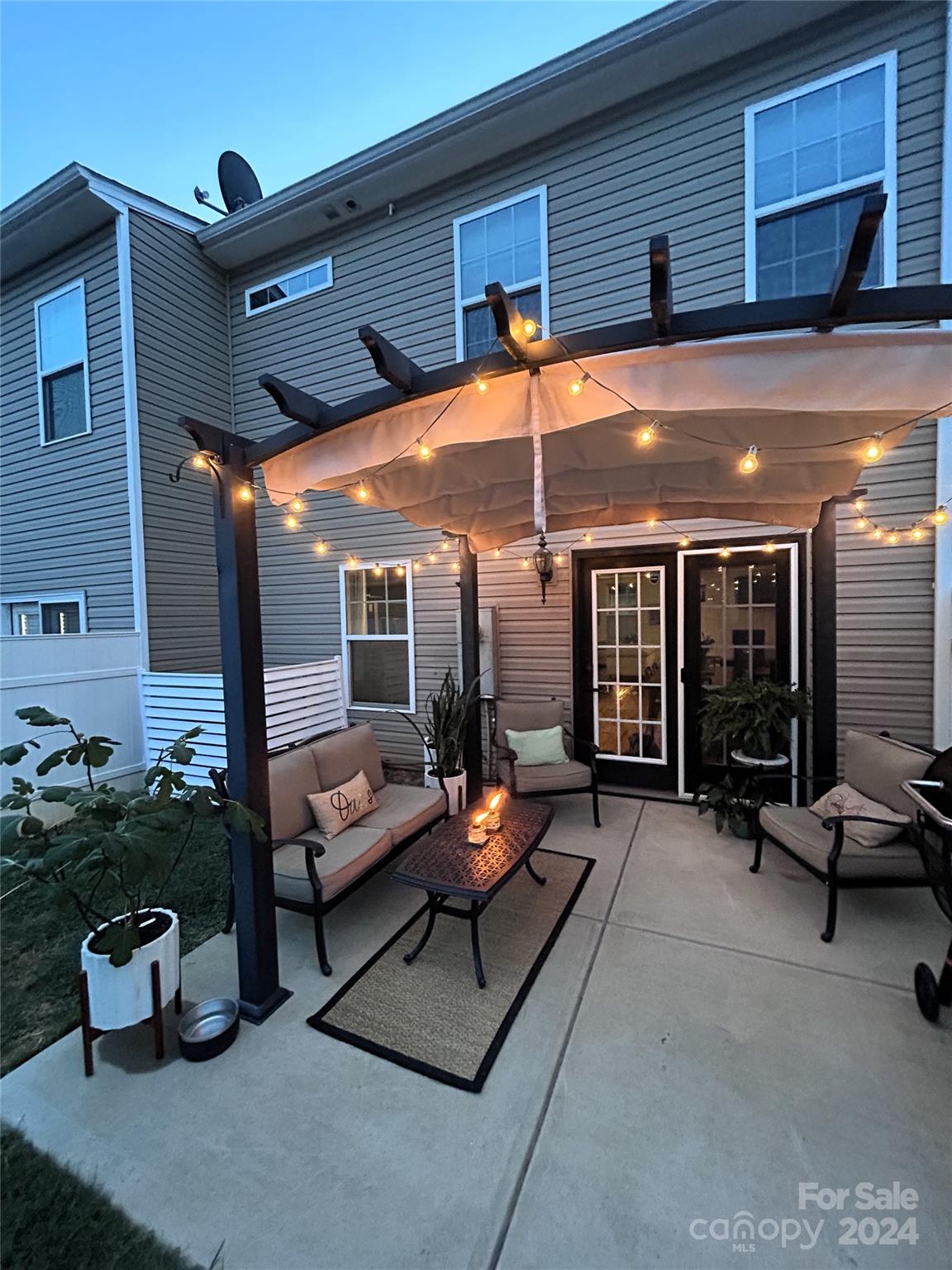 6874 Colonial Garden Drive