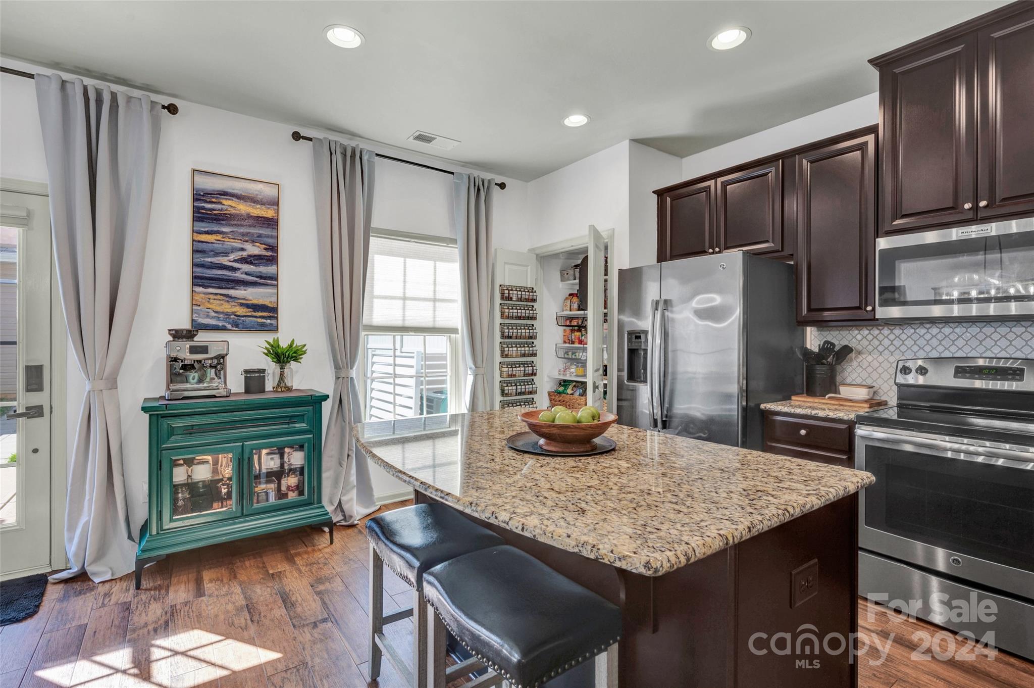 6874 Colonial Garden Drive