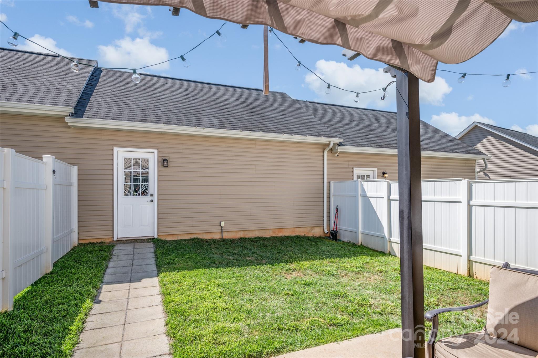 6874 Colonial Garden Drive