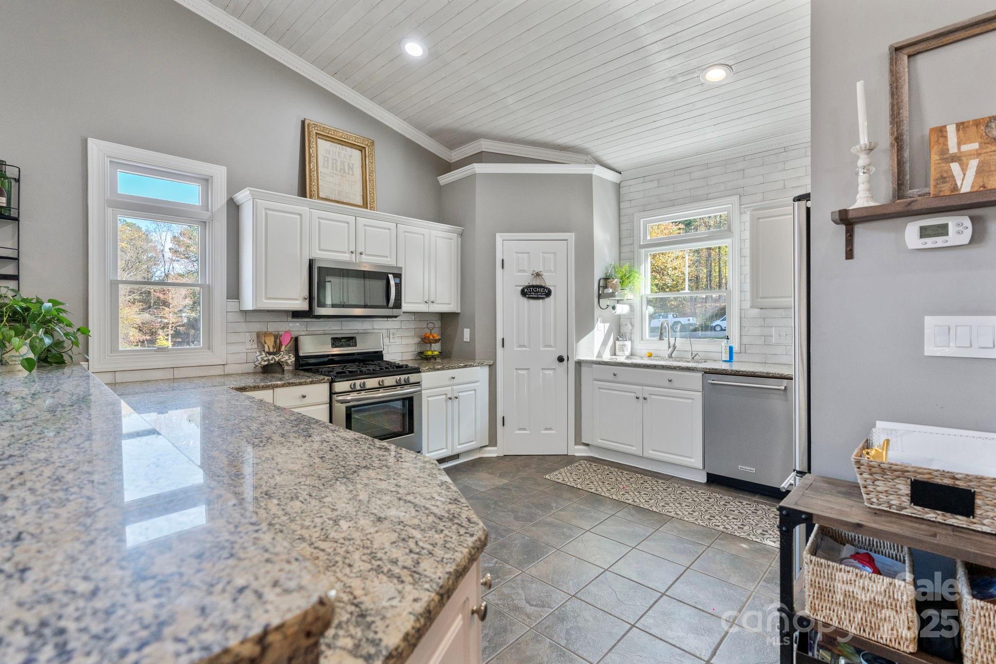 466 Lakeview Shores Loop