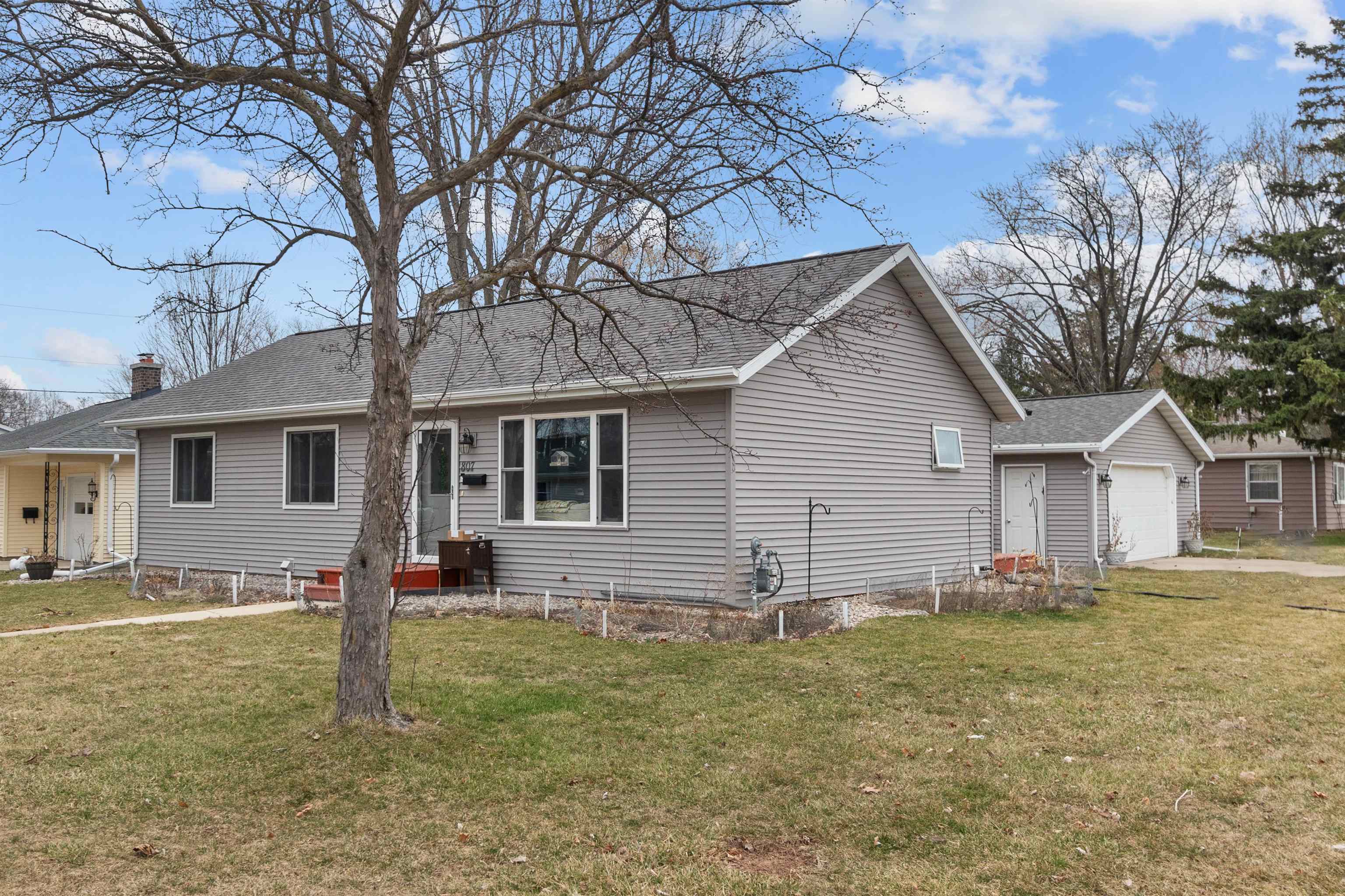 807 E HARDING Drive