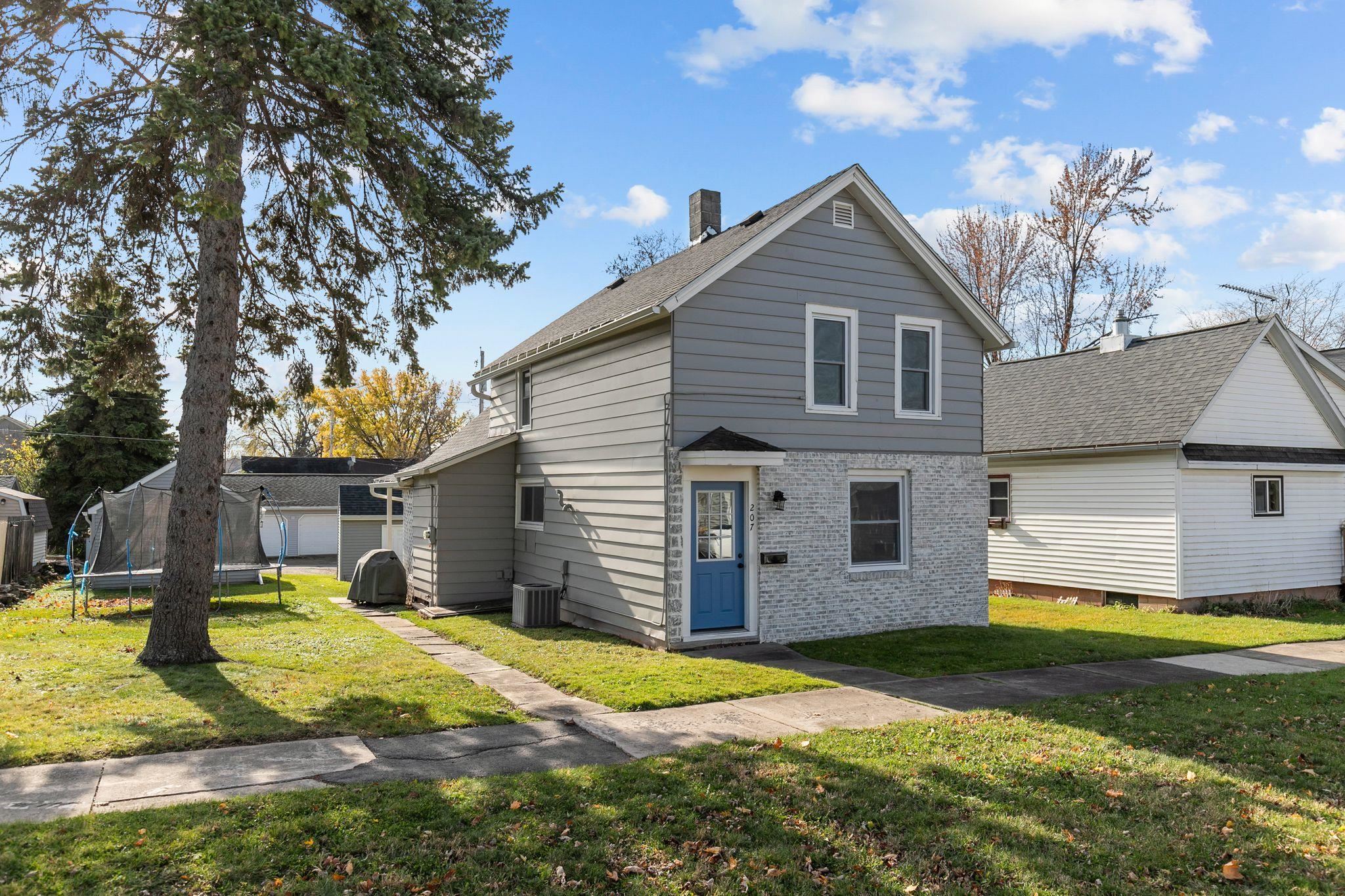 207 W 8TH Street