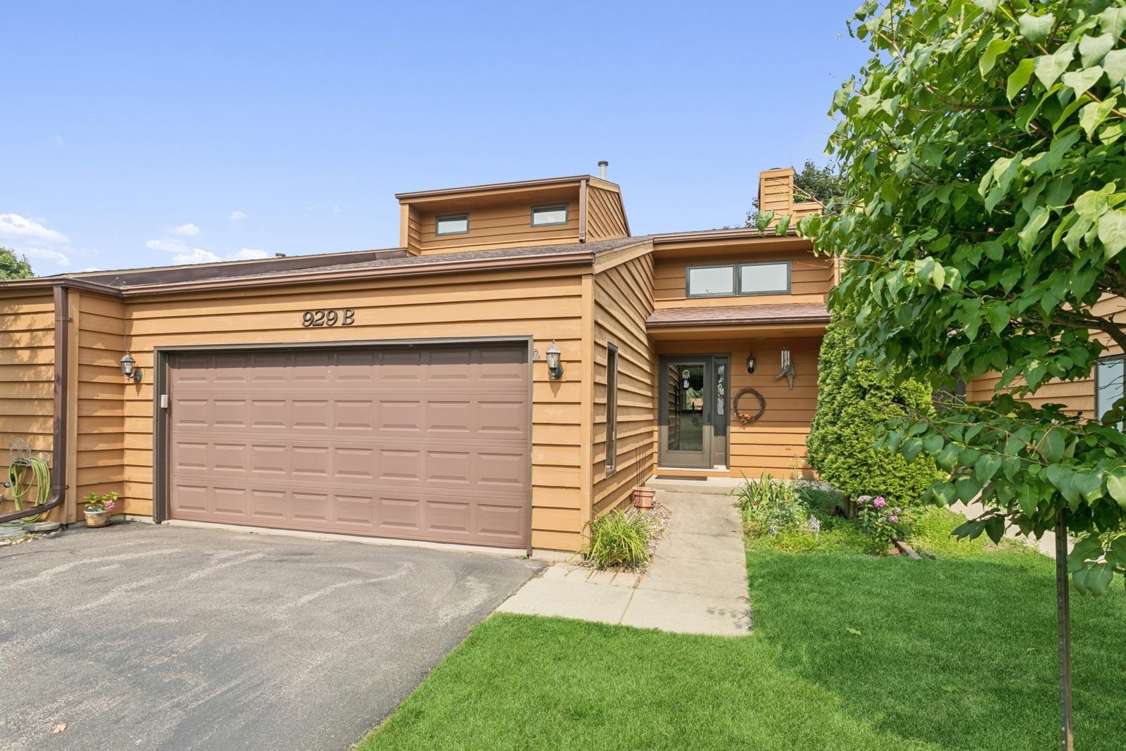 929 E WINDFIELD Place Unit: B