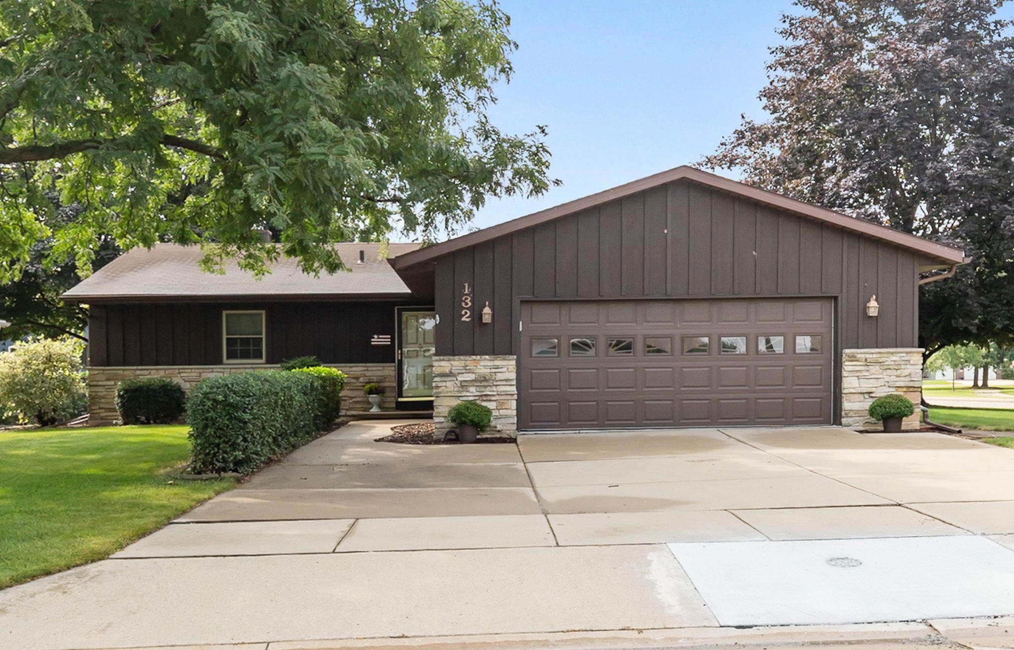 132 LEXINGTON Court