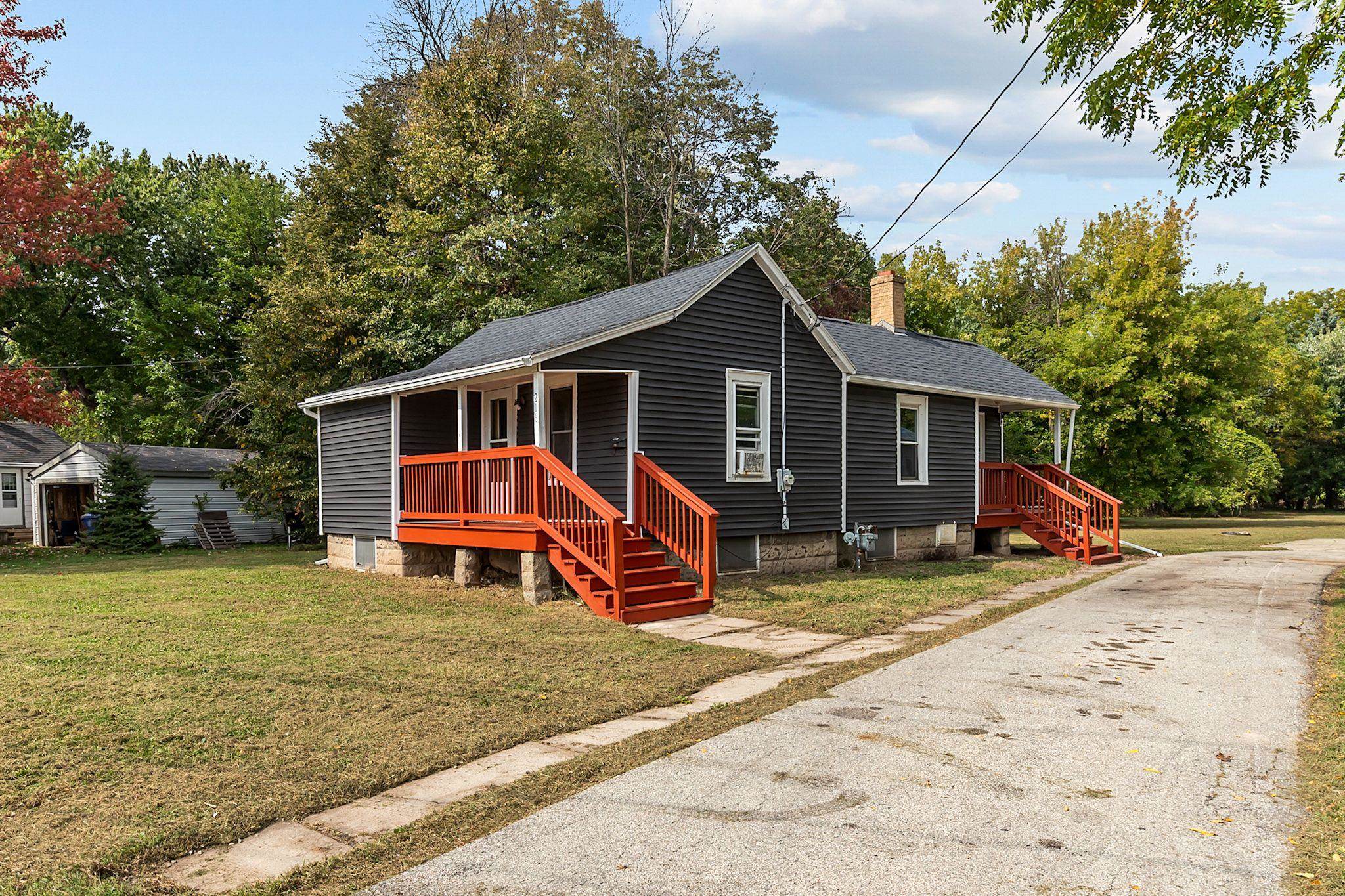 216 W FOSTER Street