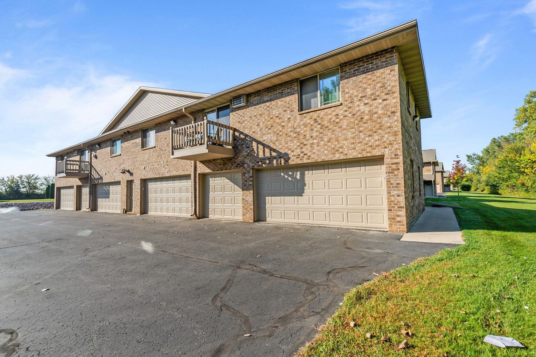 3325 N CASALOMA Drive Unit: 39