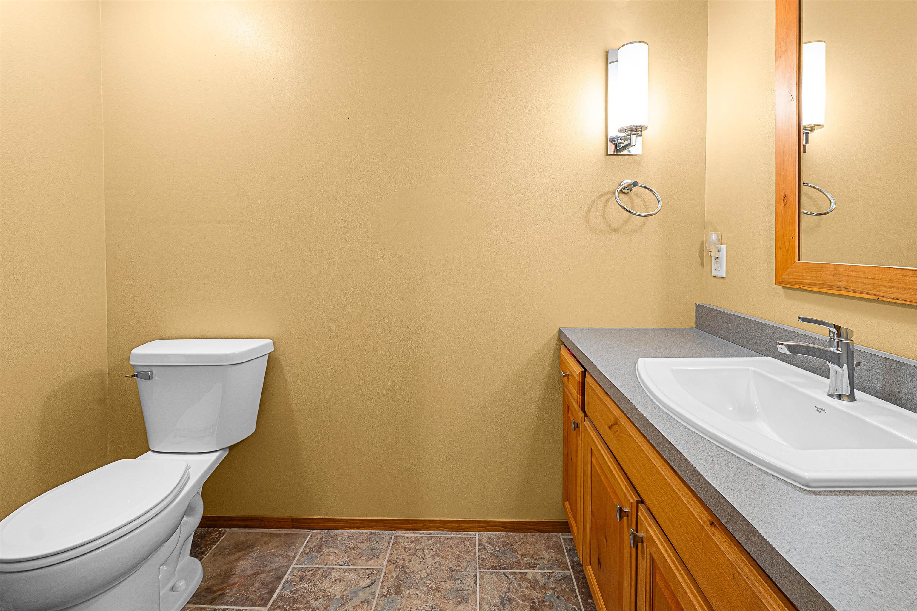 N96W14141 KNOLLCREST Circle