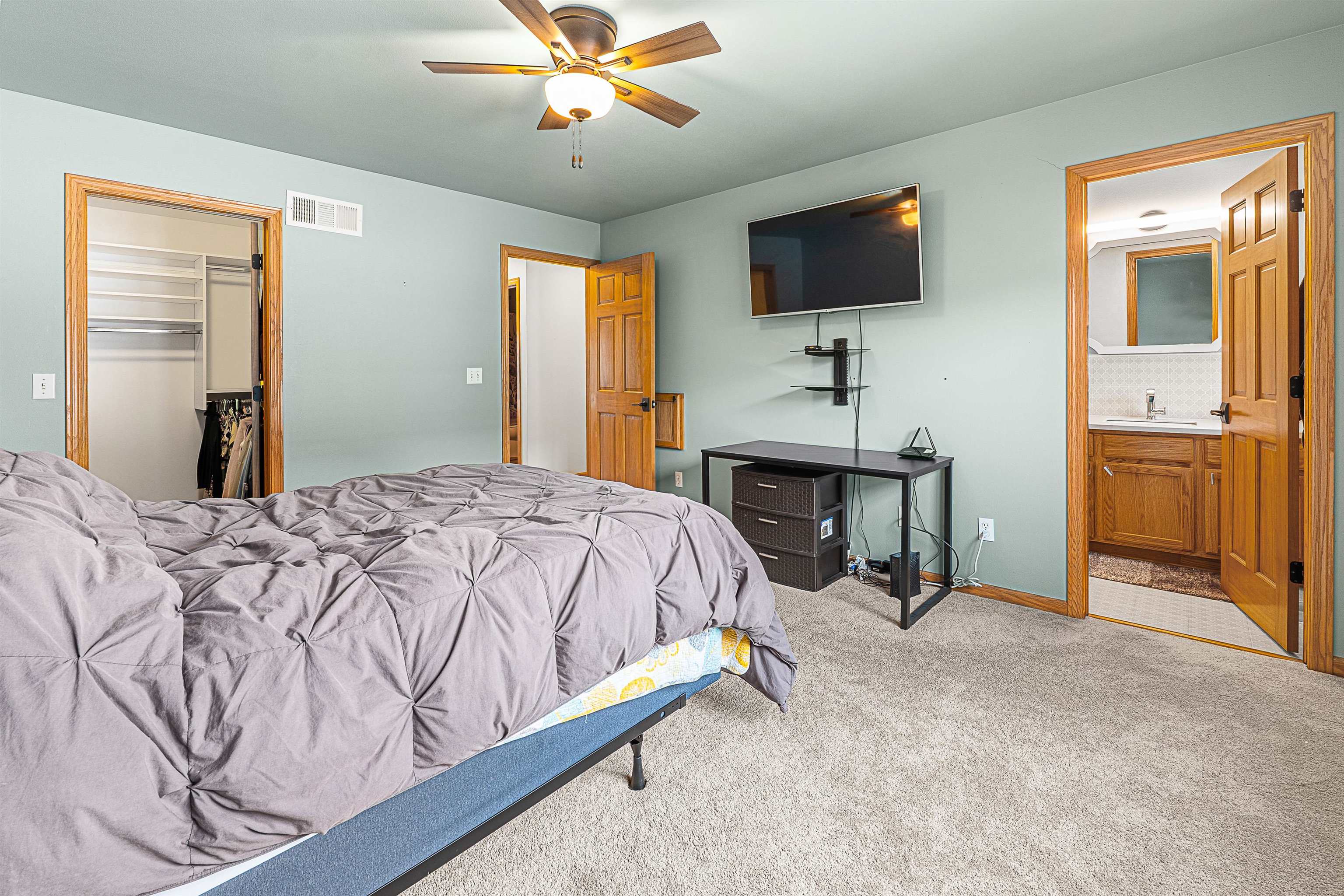 N96W14141 KNOLLCREST Circle