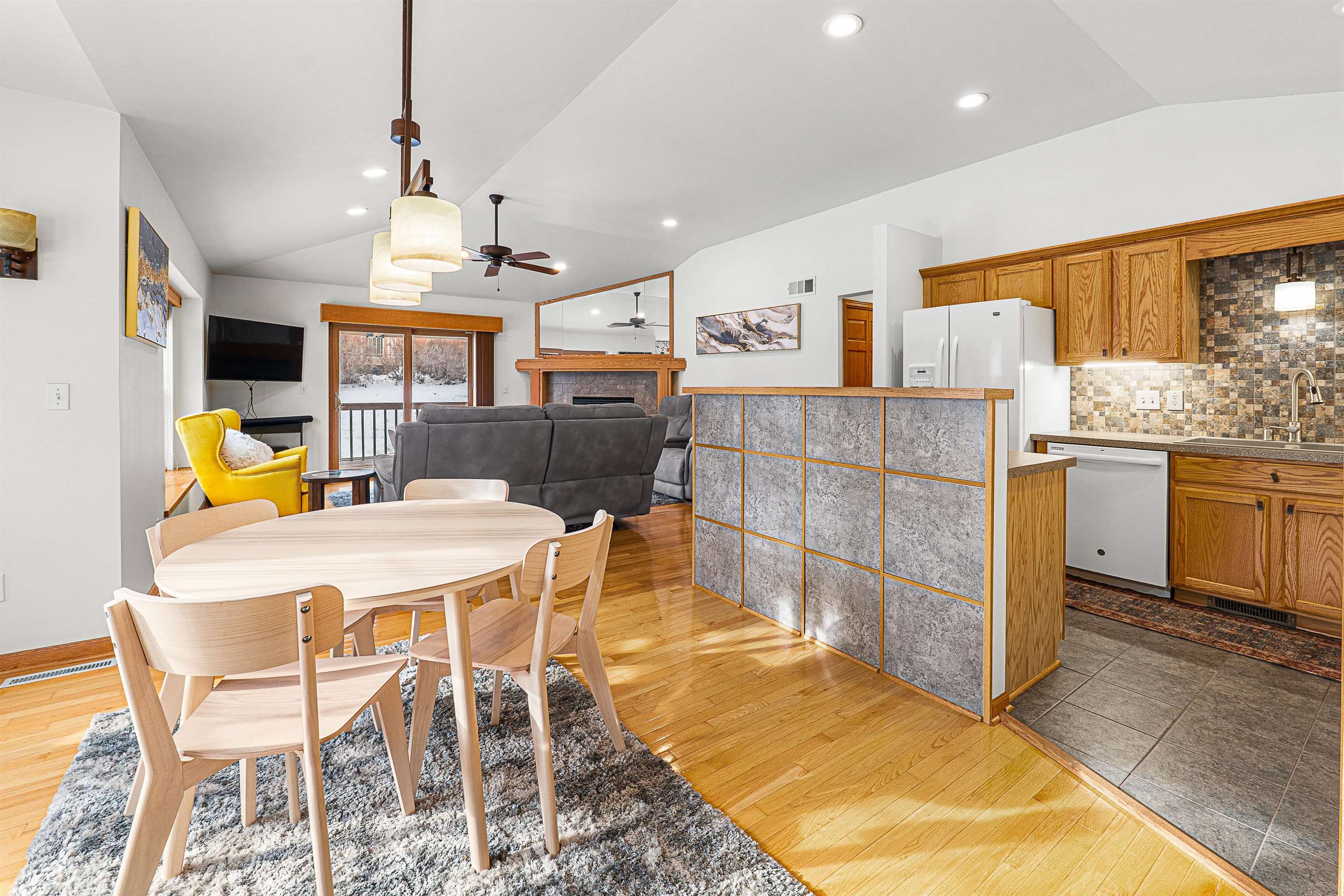 N96W14141 KNOLLCREST Circle