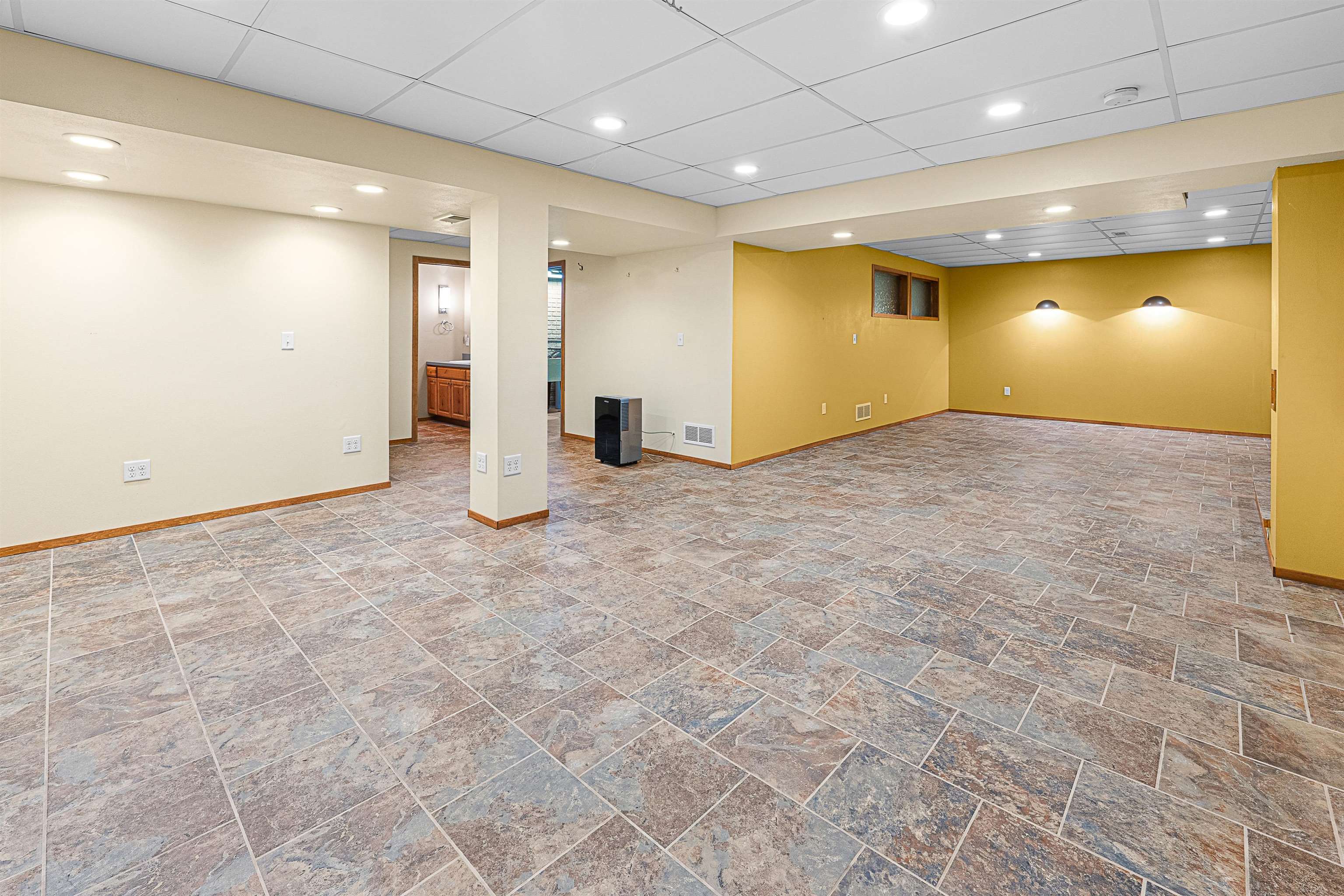 N96W14141 KNOLLCREST Circle