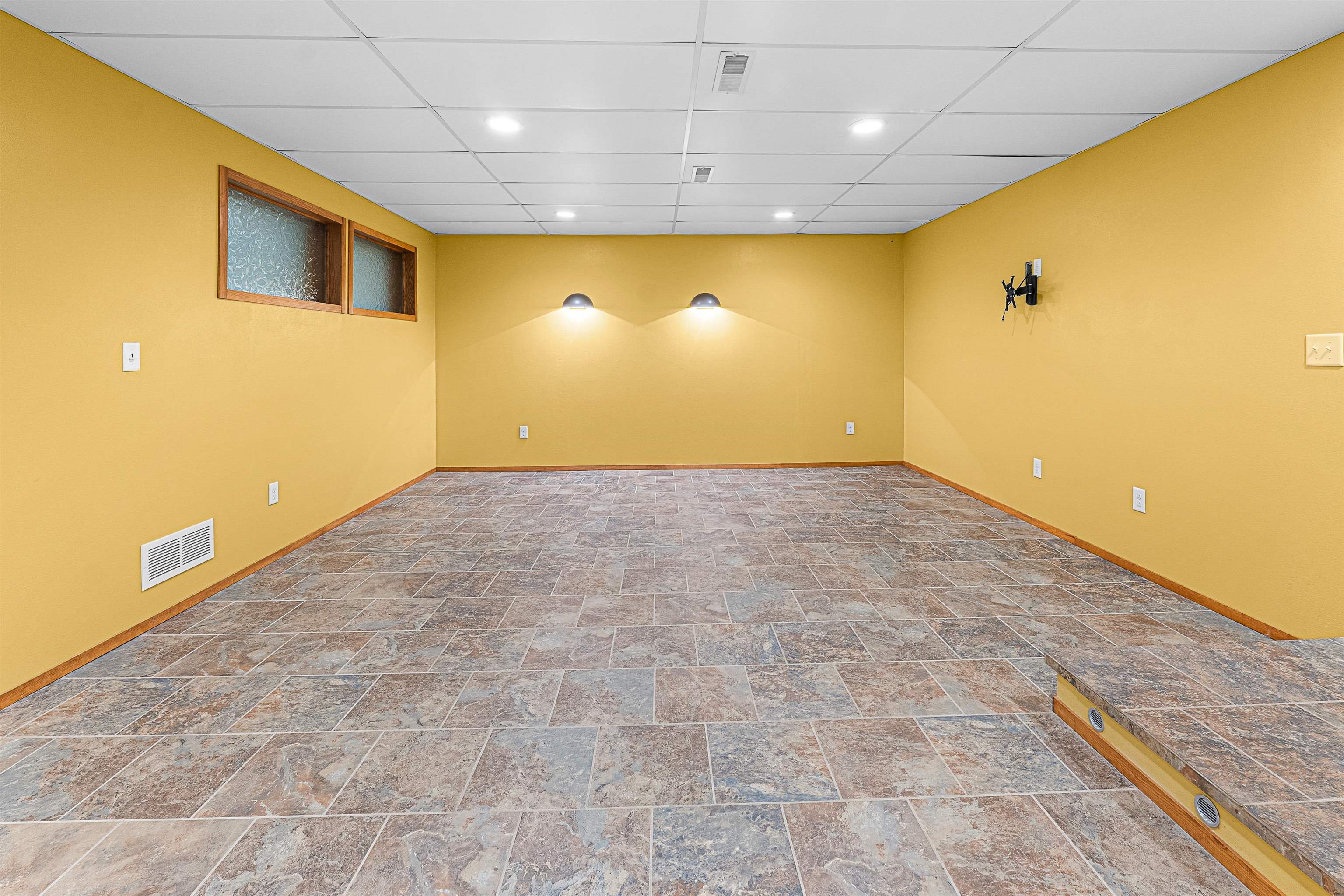 N96W14141 KNOLLCREST Circle