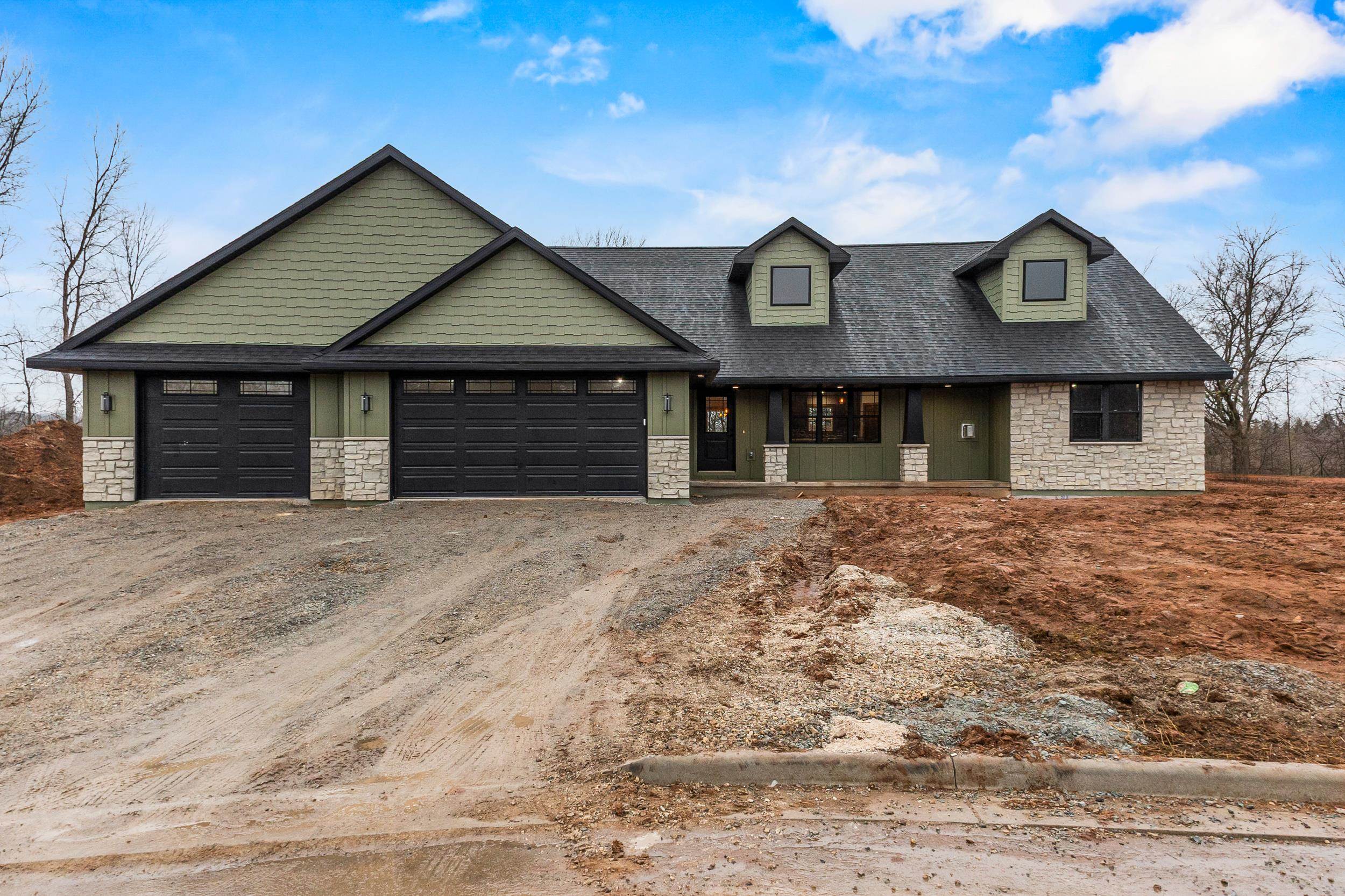 2984 CREEKWOOD Drive