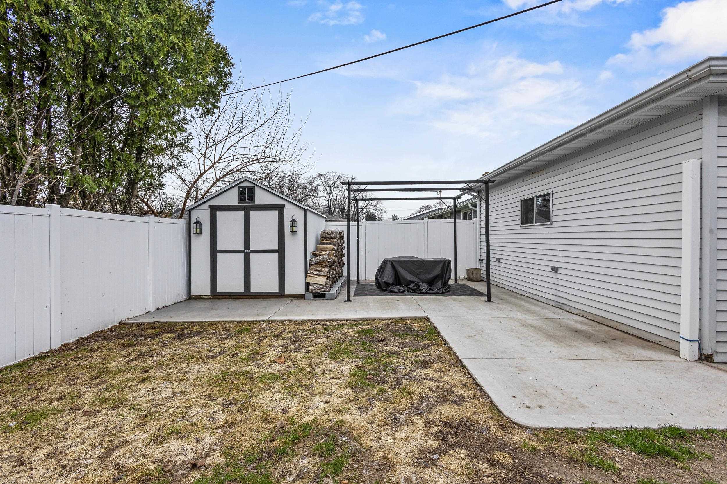 1611 E GLENDALE Avenue