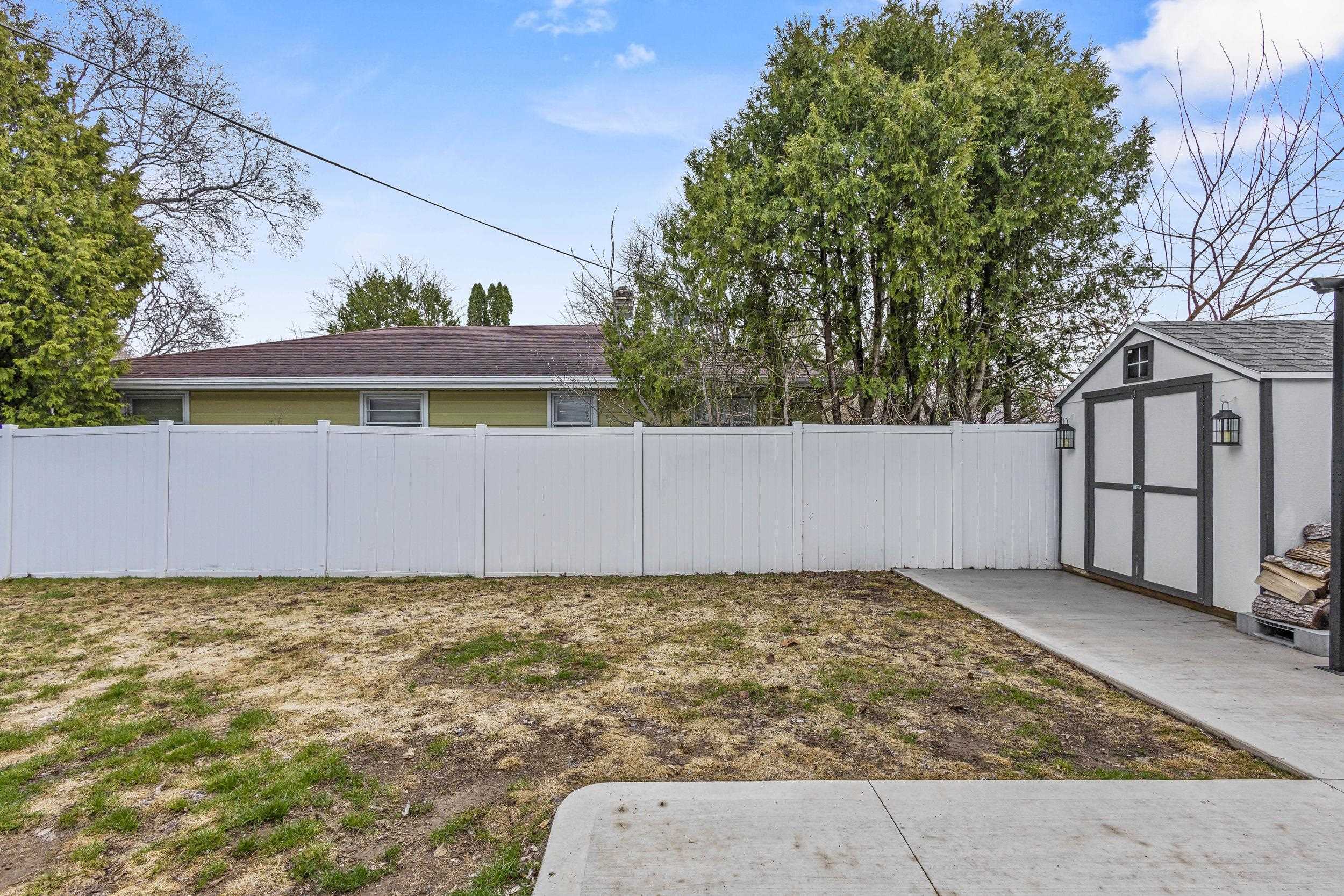 1611 E GLENDALE Avenue