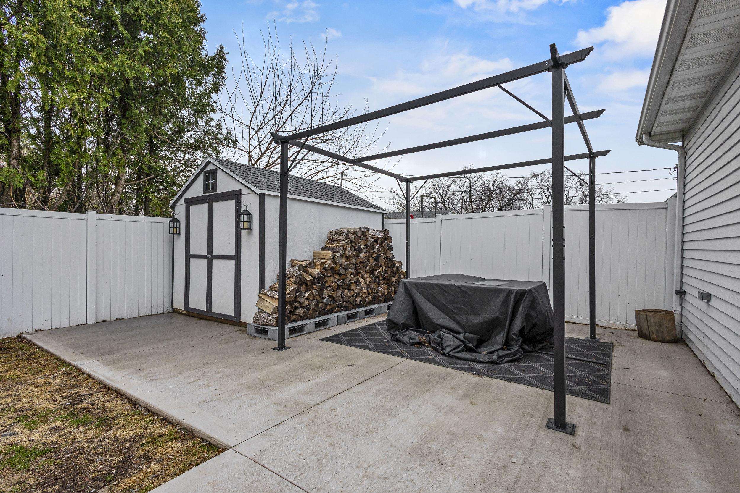 1611 E GLENDALE Avenue