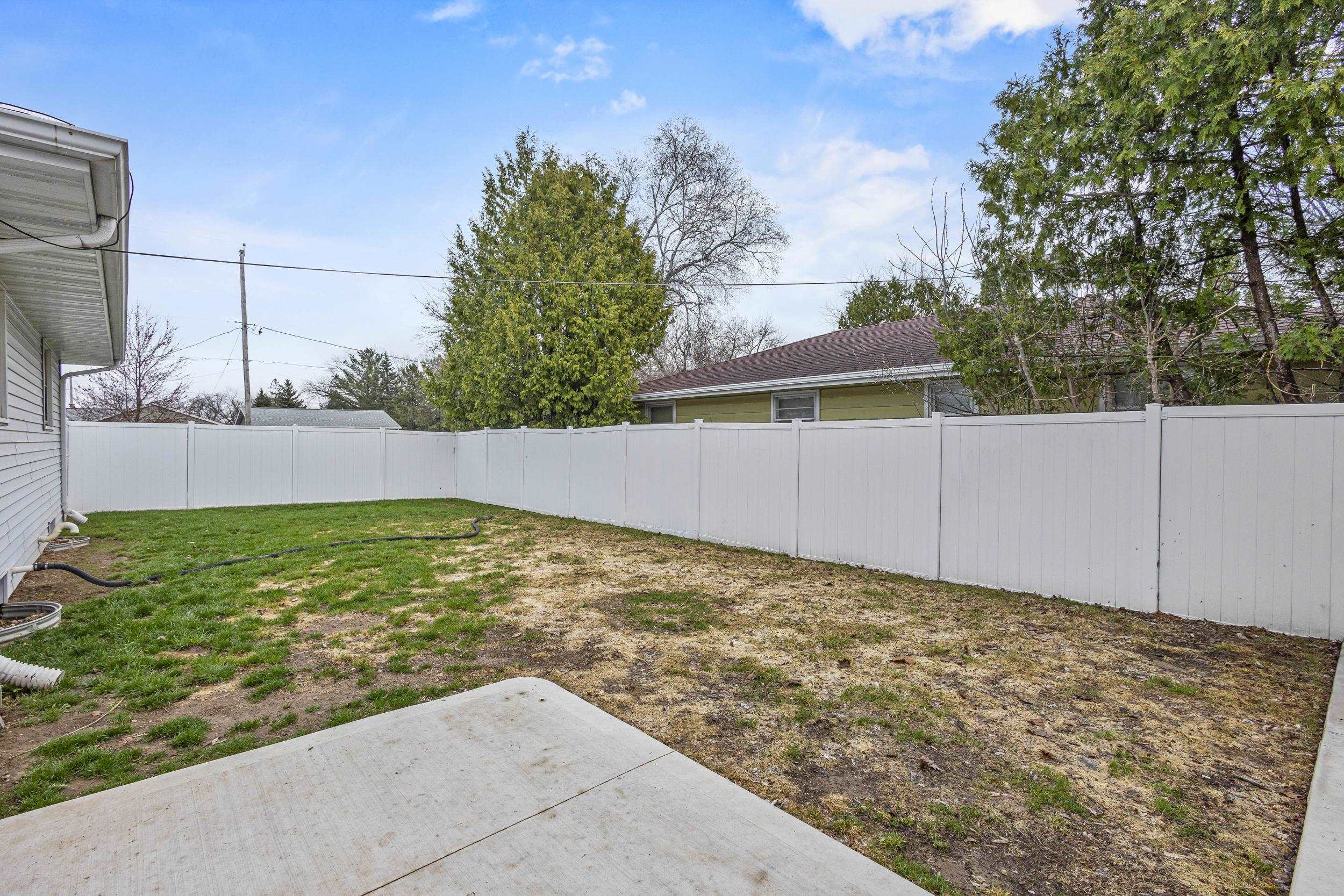 1611 E GLENDALE Avenue