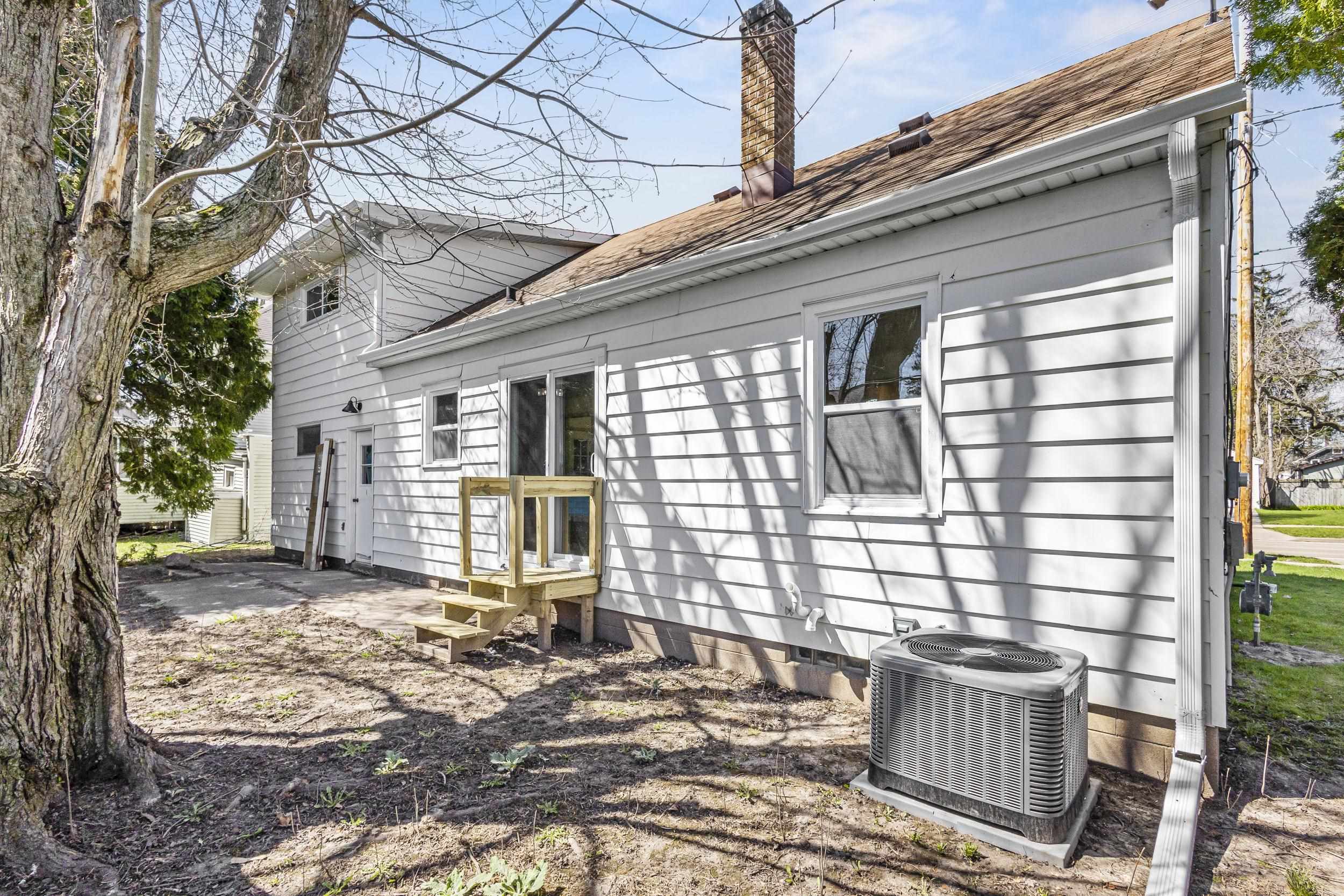 1106 N DREW Street