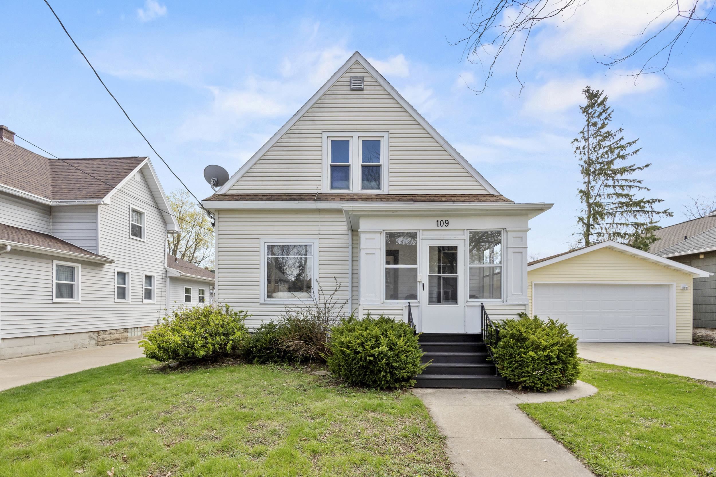 109 E HANCOCK Street