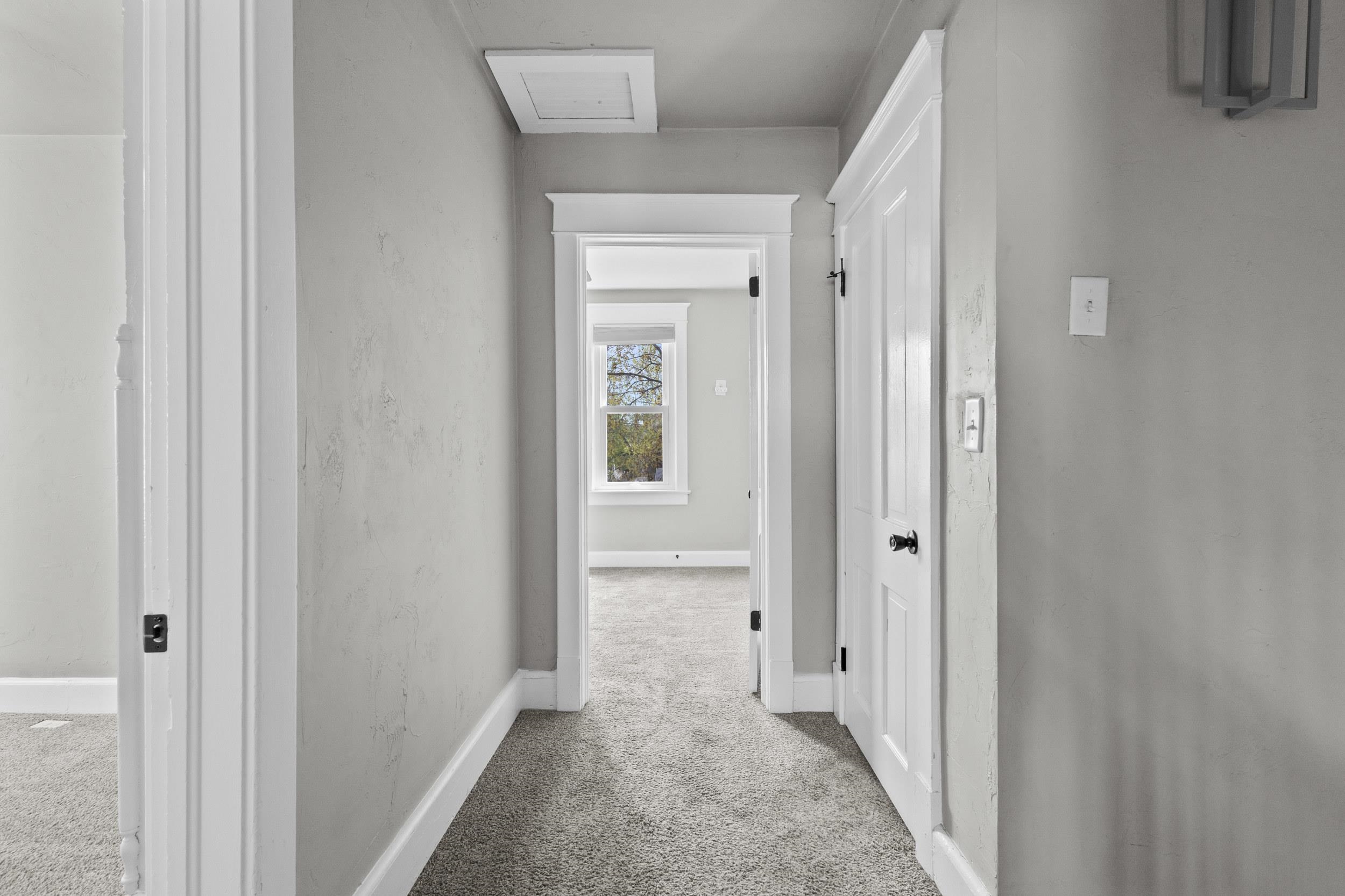109 E HANCOCK Street