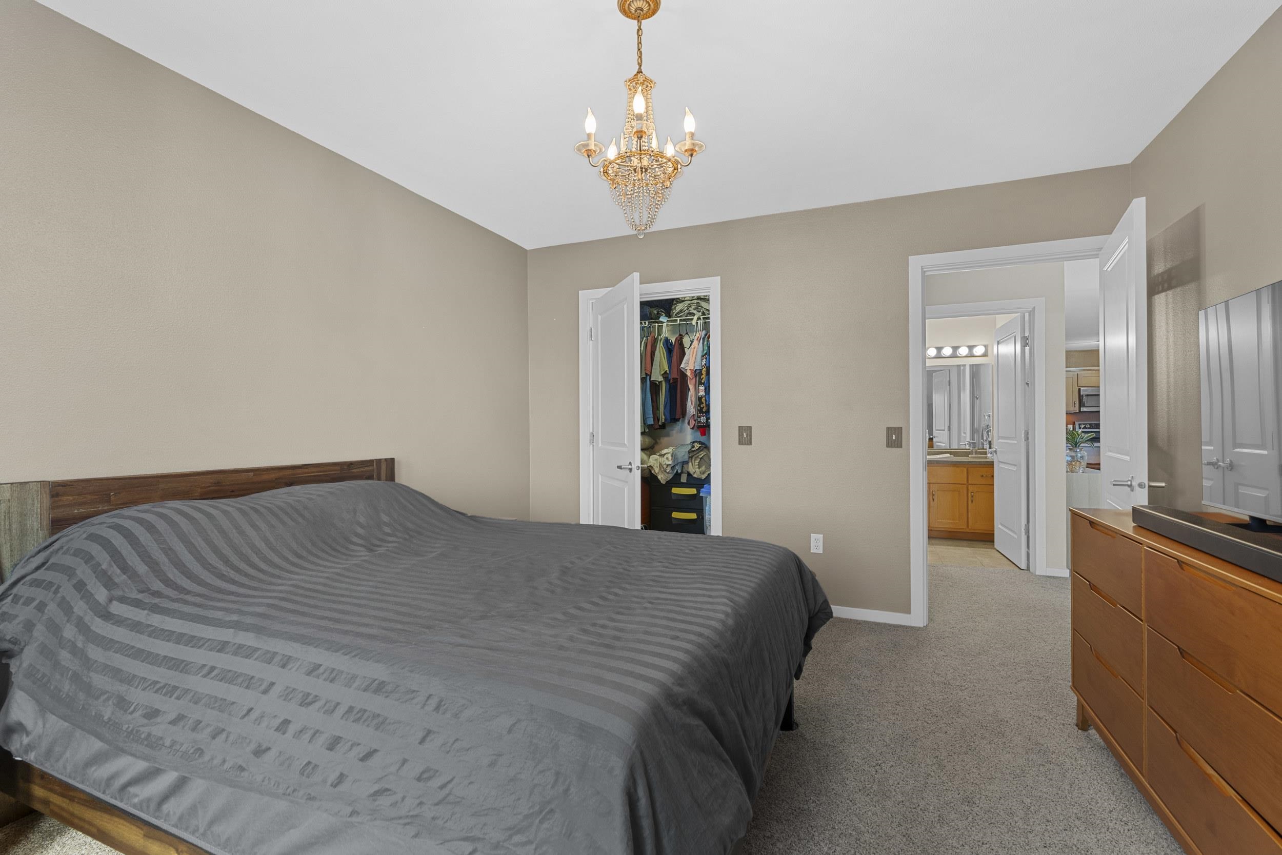 118 S WASHINGTON Street Unit: 203B