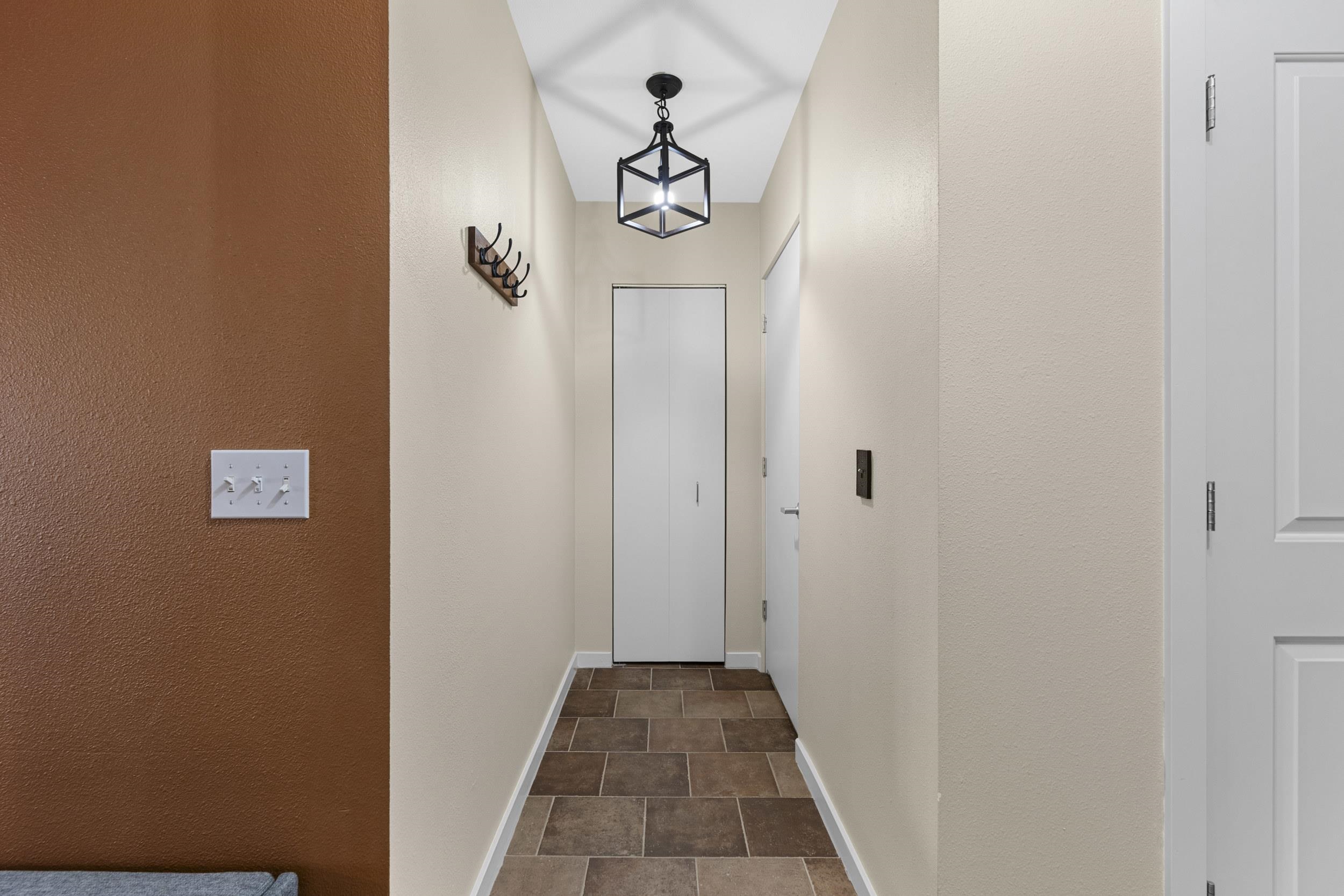 118 S WASHINGTON Street Unit: 203B