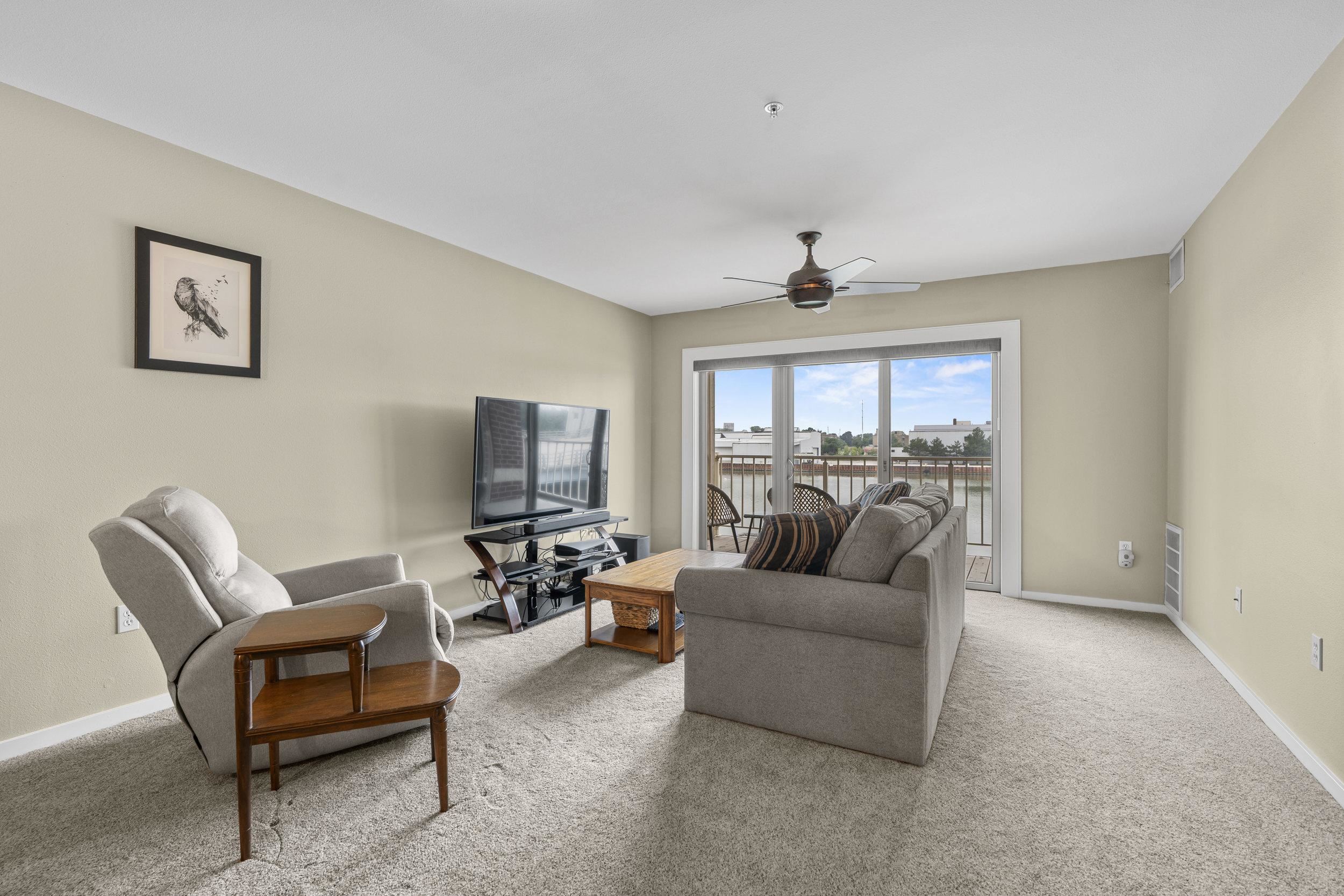 118 S WASHINGTON Street Unit: 203B