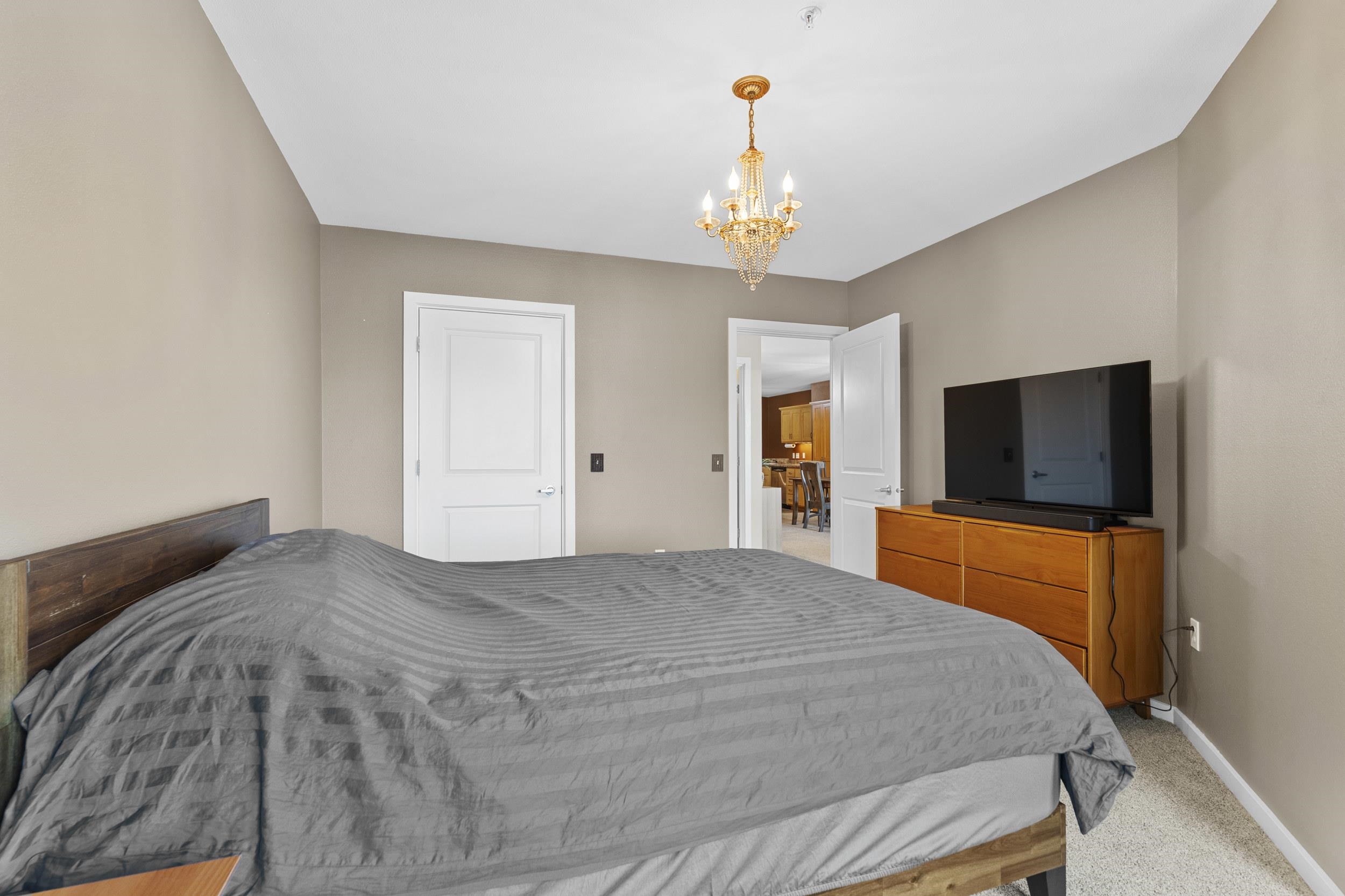 118 S WASHINGTON Street Unit: 203B