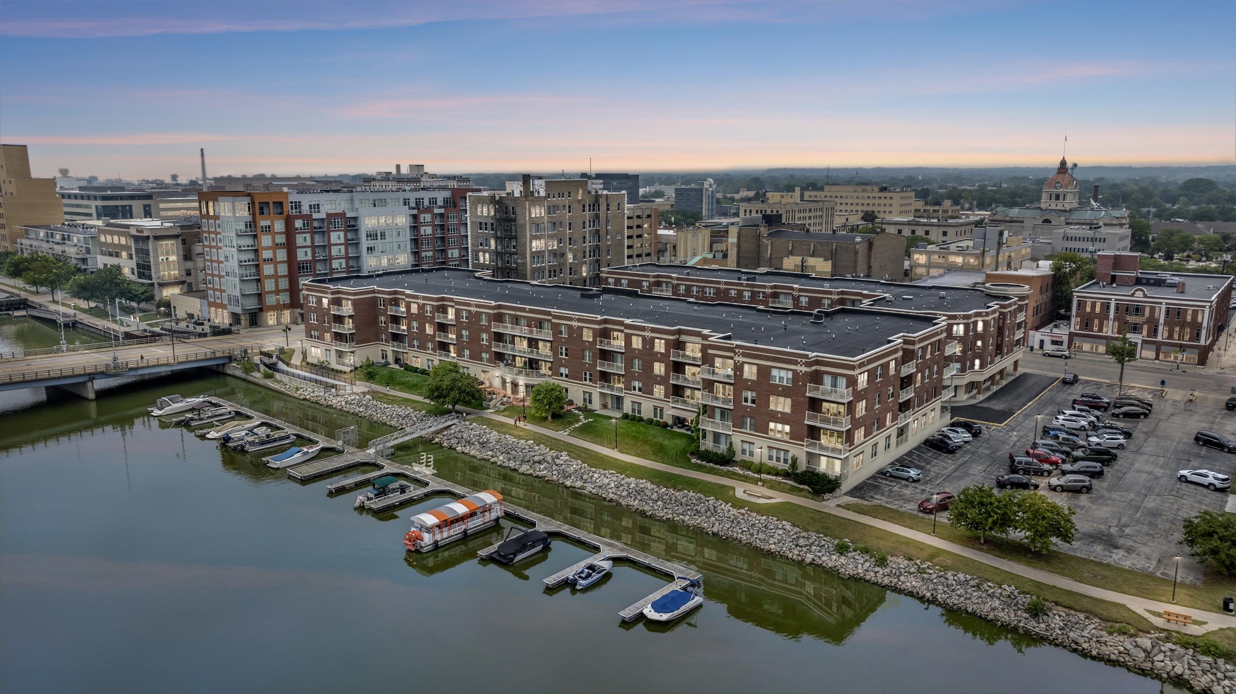 118 S WASHINGTON Street Unit: 203B