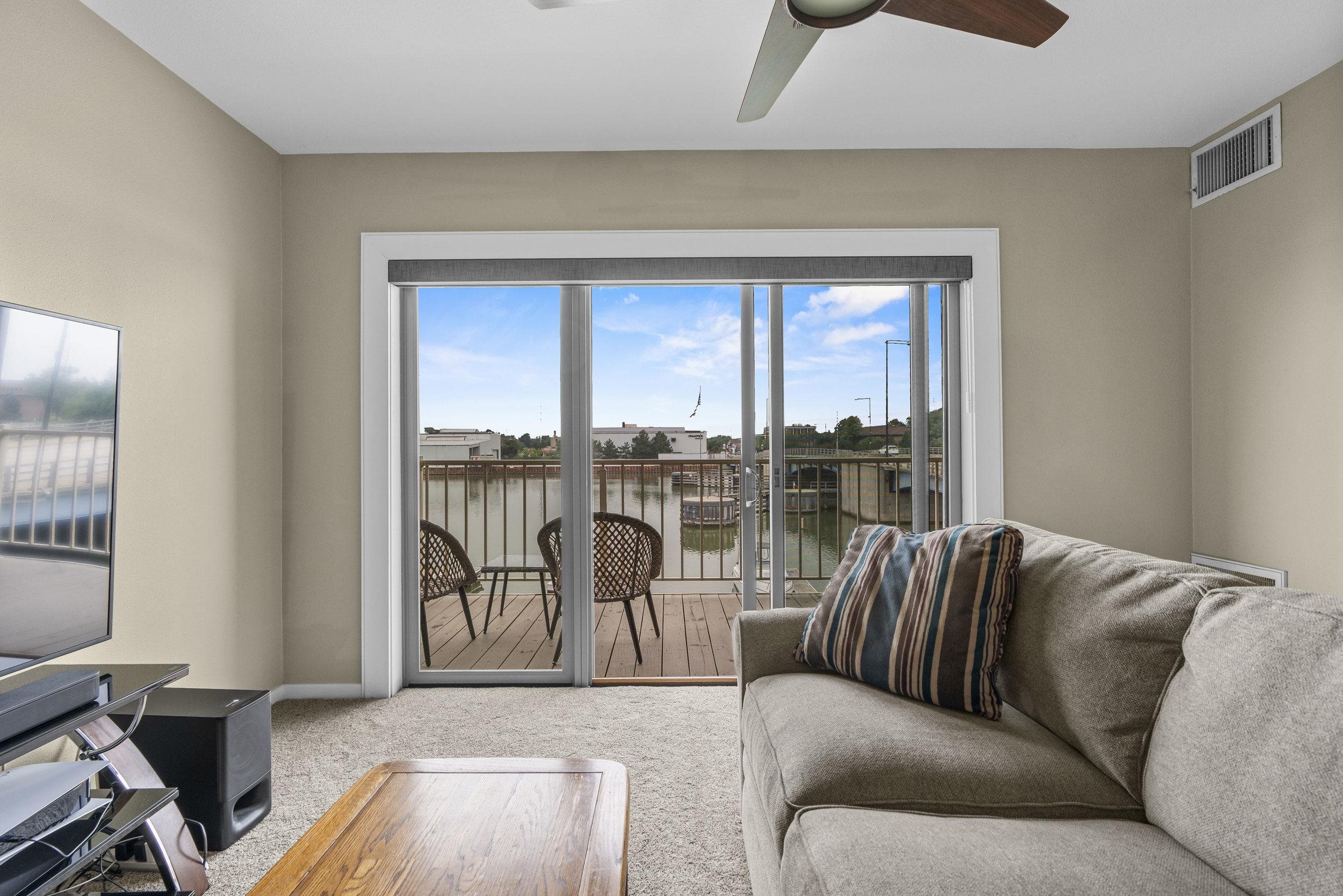118 S WASHINGTON Street Unit: 203B