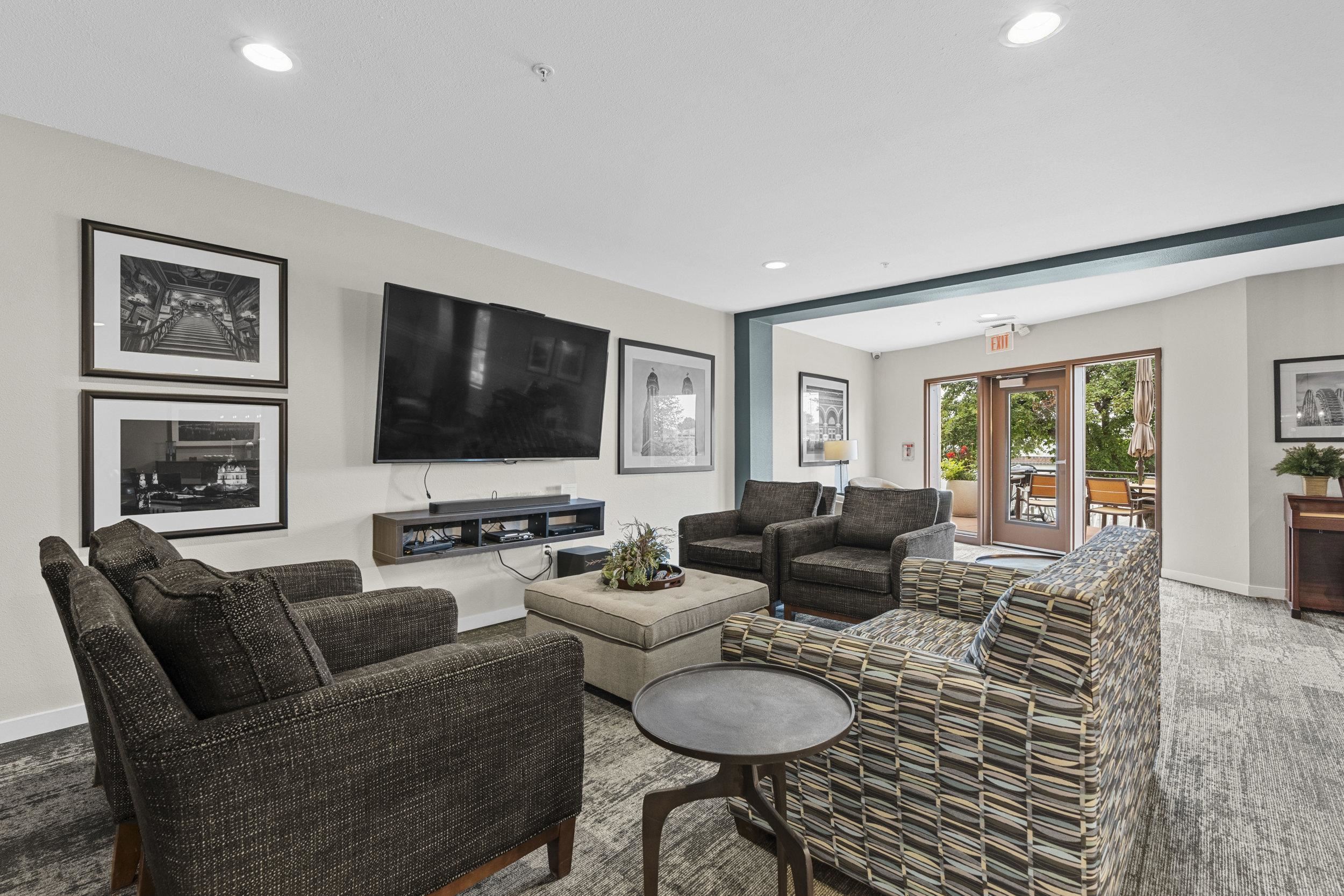 118 S WASHINGTON Street Unit: 203B