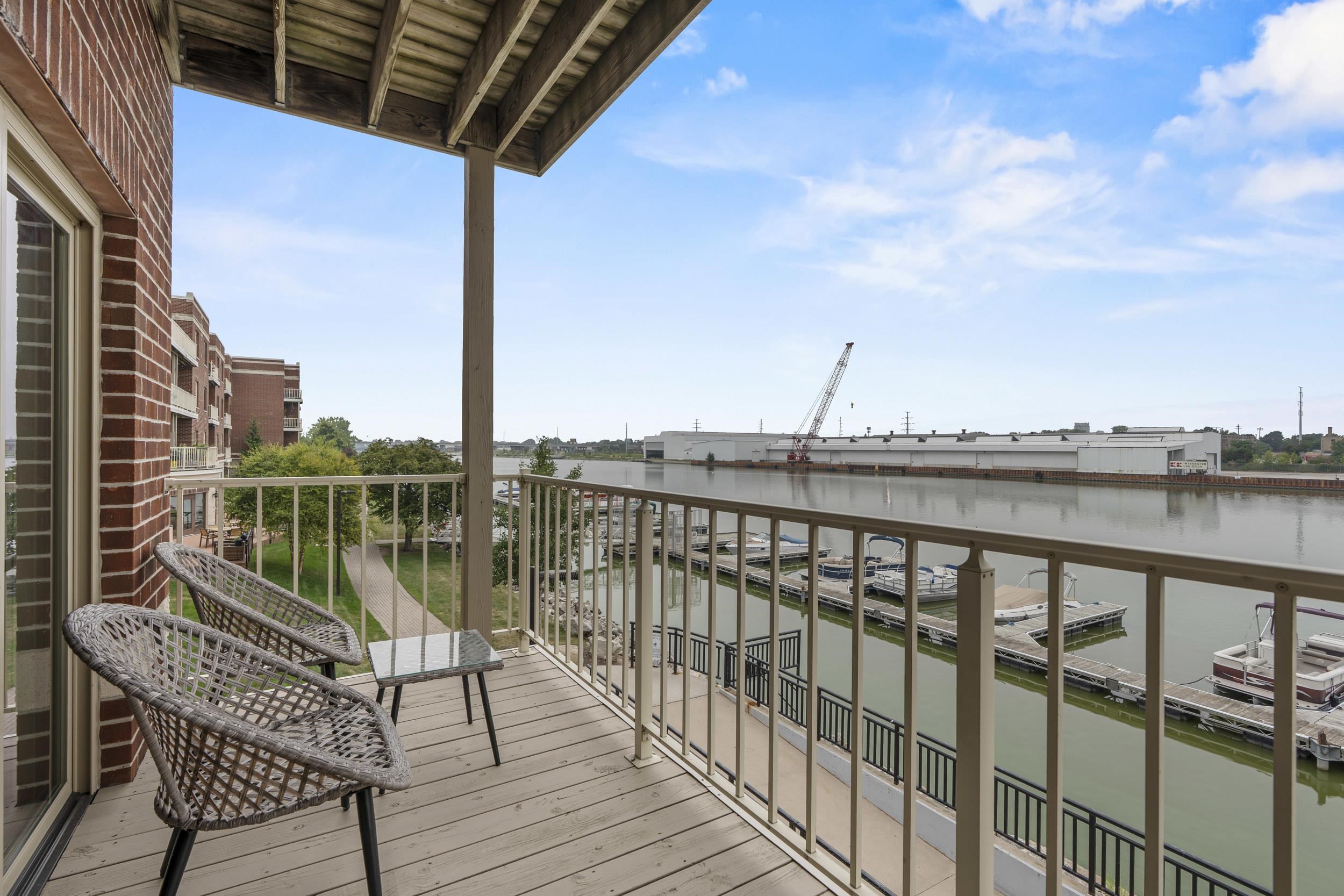 118 S WASHINGTON Street Unit: 203B