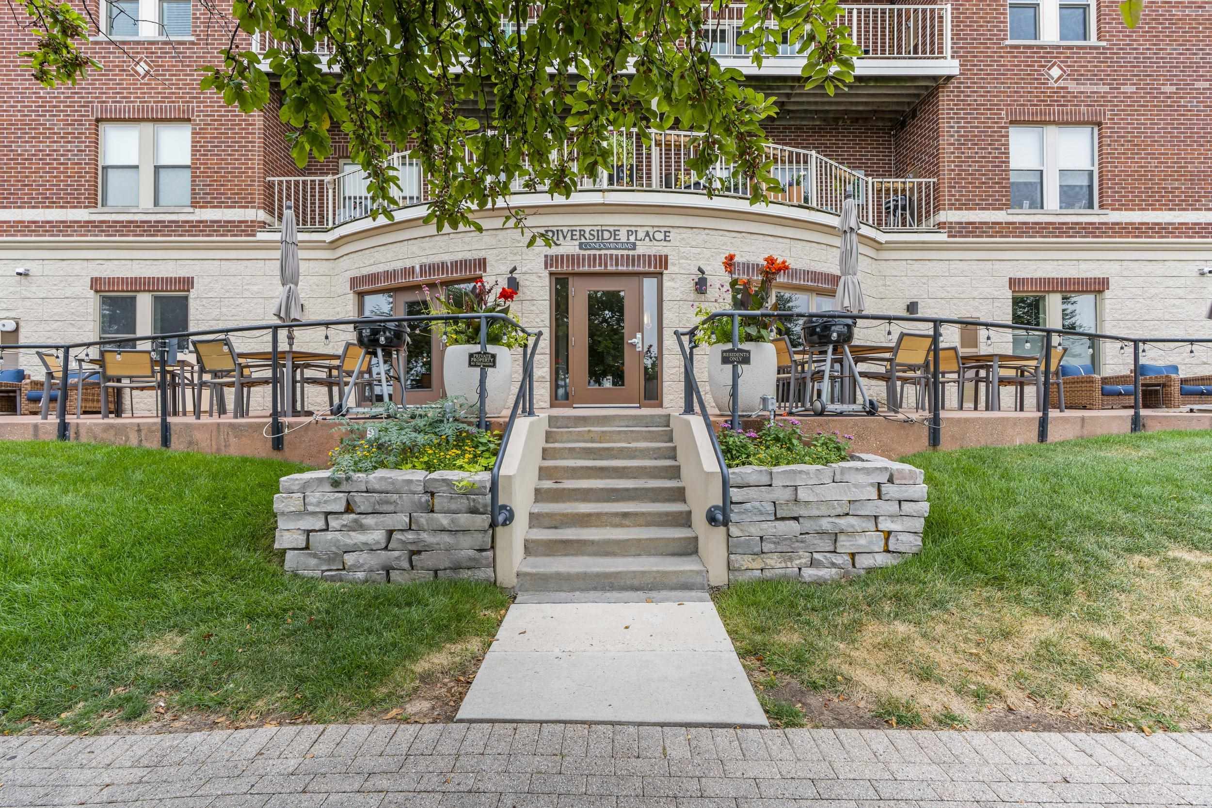 118 S WASHINGTON Street Unit: 203B