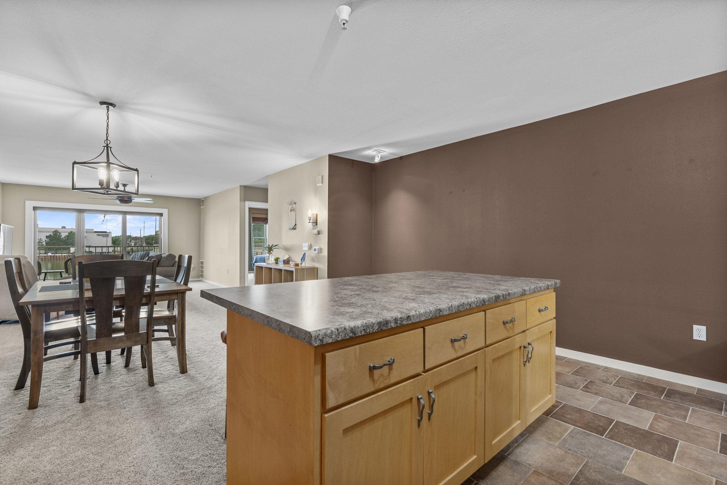 118 S WASHINGTON Street Unit: 203B