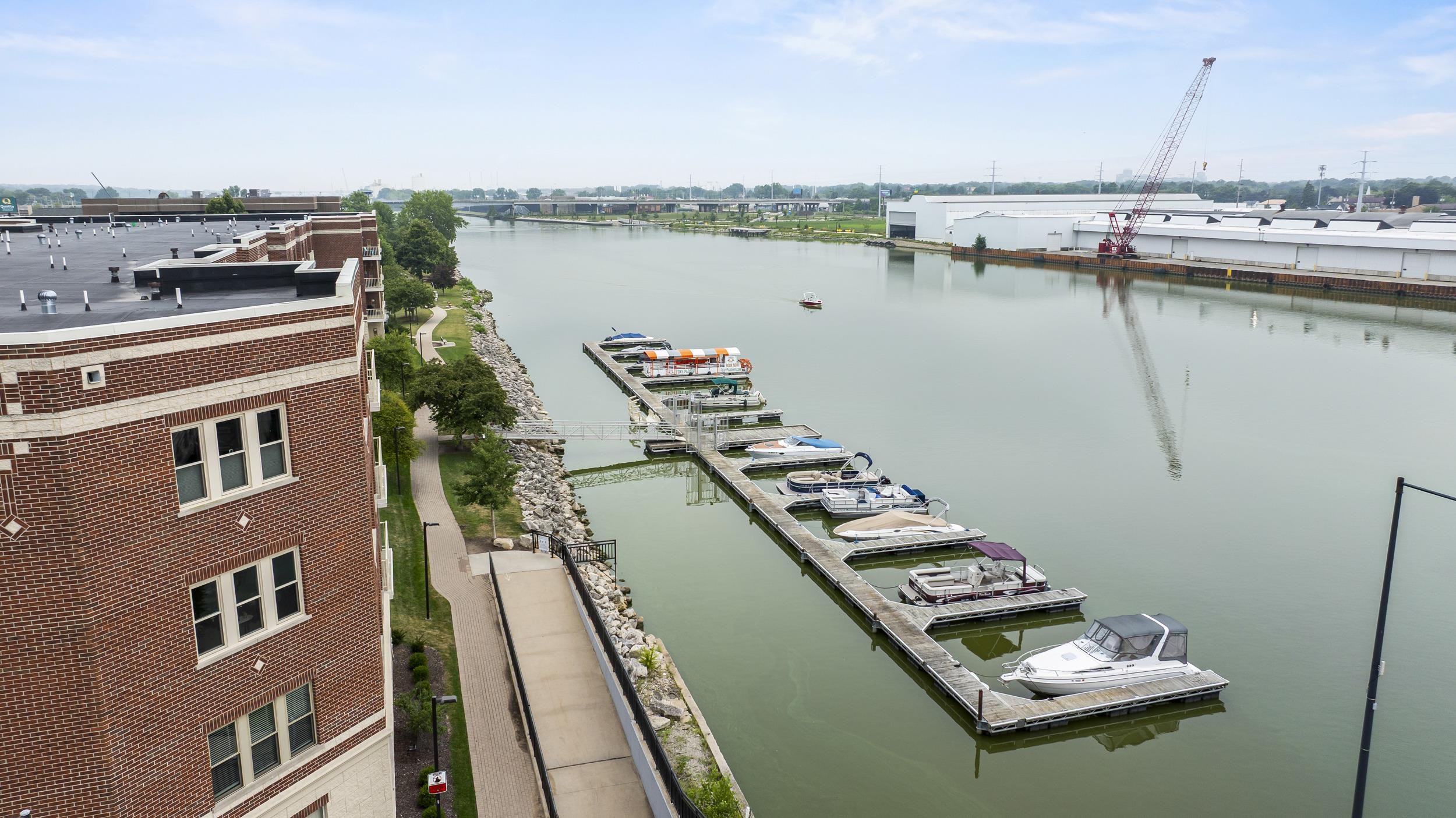 118 S WASHINGTON Street Unit: 203B