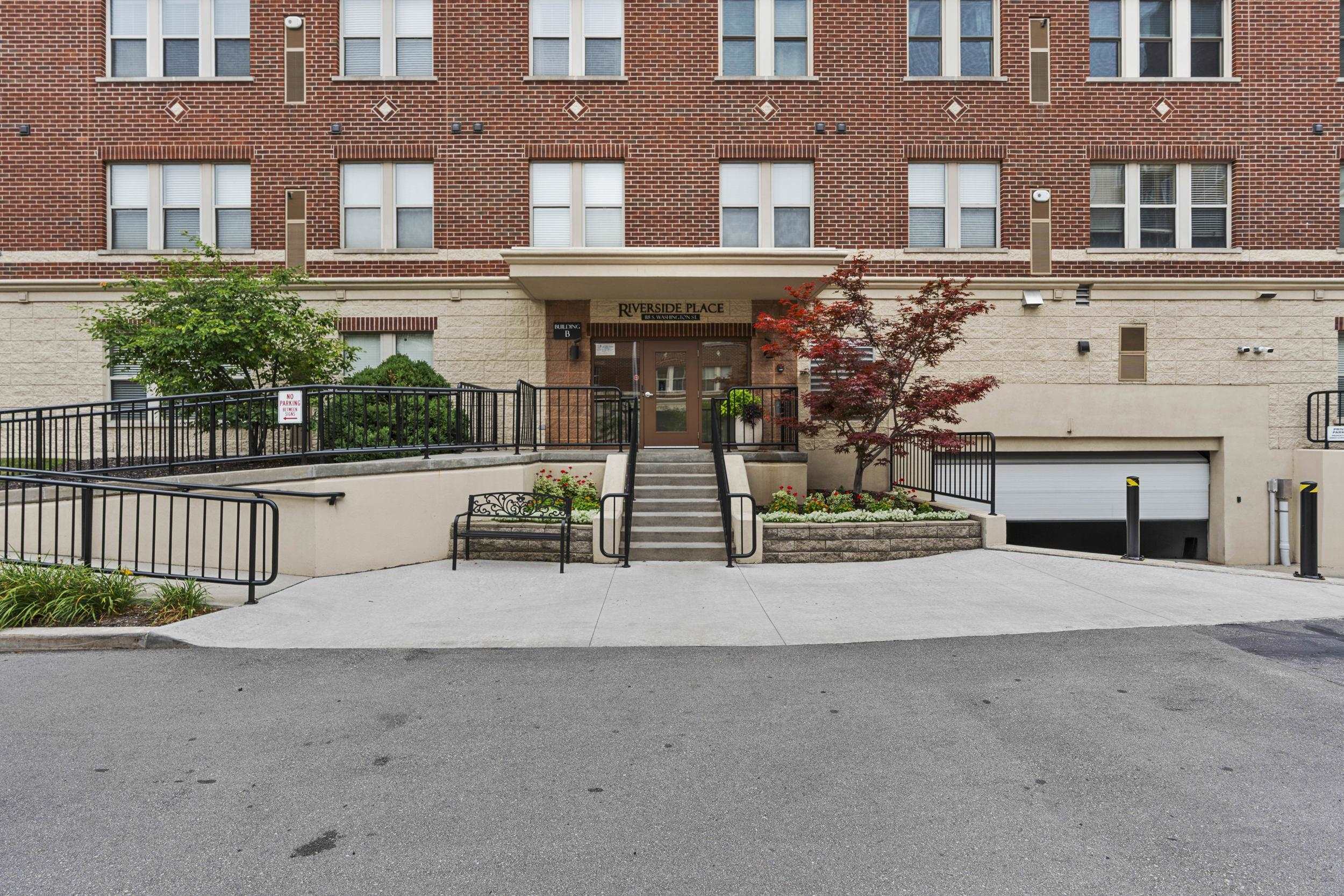 118 S WASHINGTON Street Unit: 203B