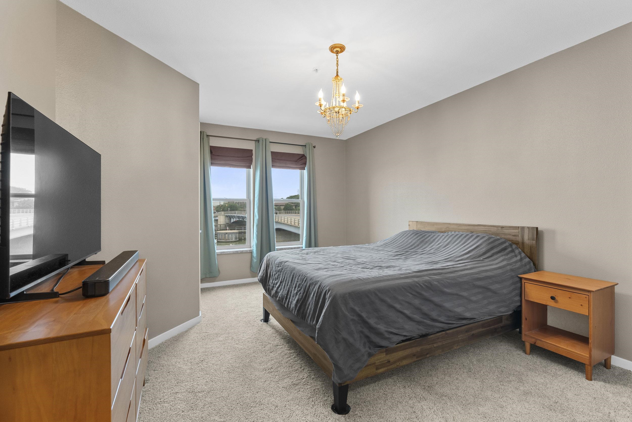 118 S WASHINGTON Street Unit: 203B