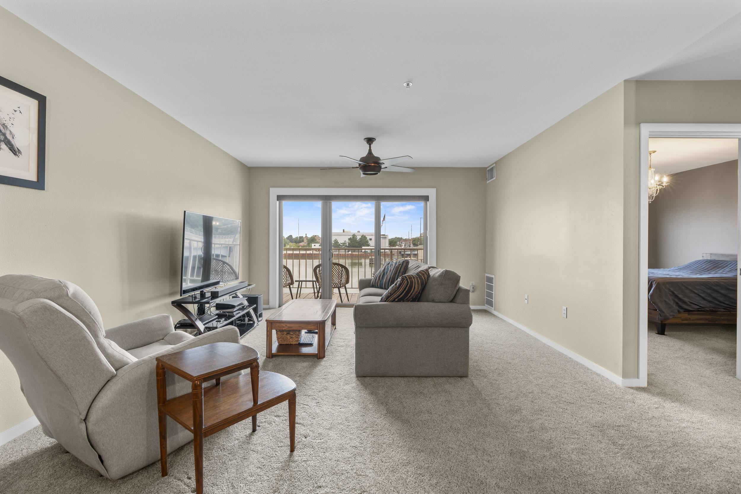 118 S WASHINGTON Street Unit: 203B