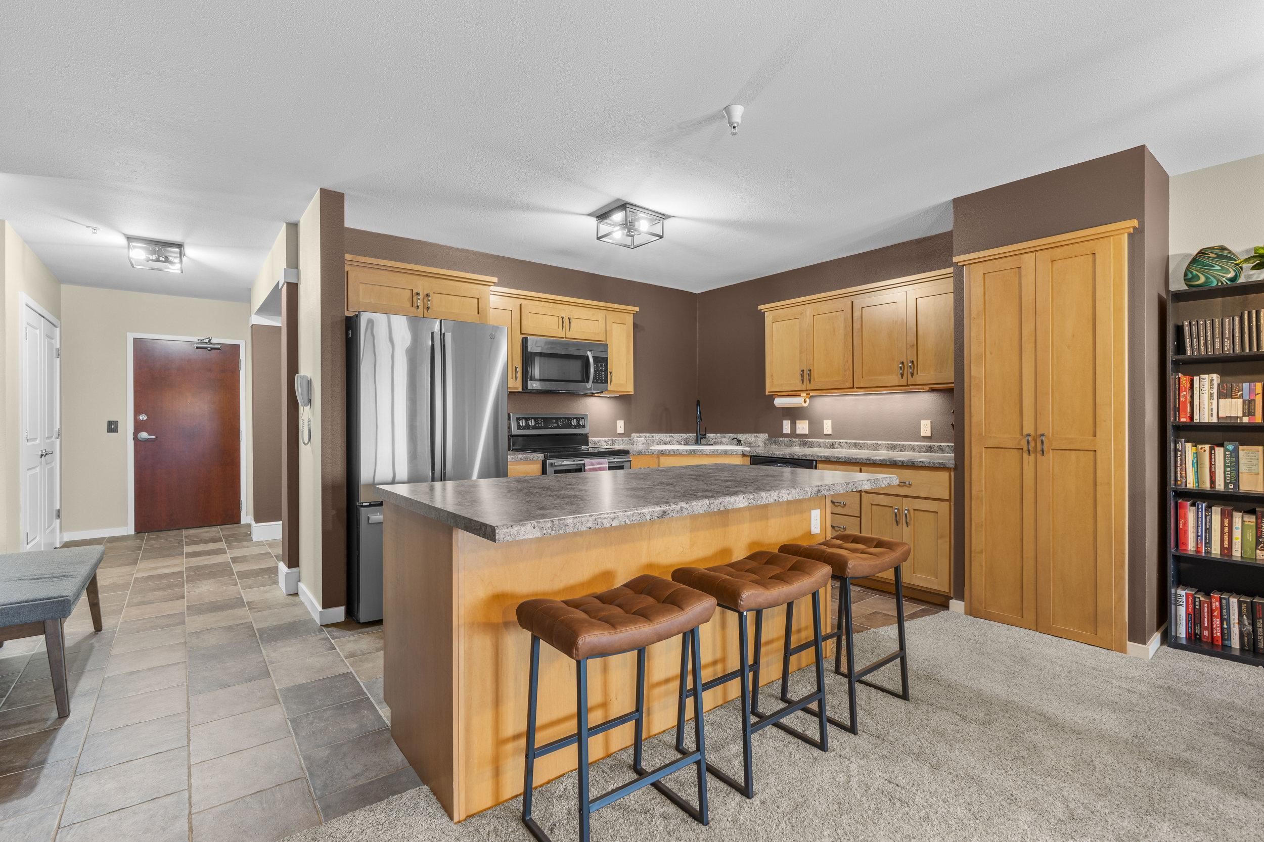 118 S WASHINGTON Street Unit: 203B