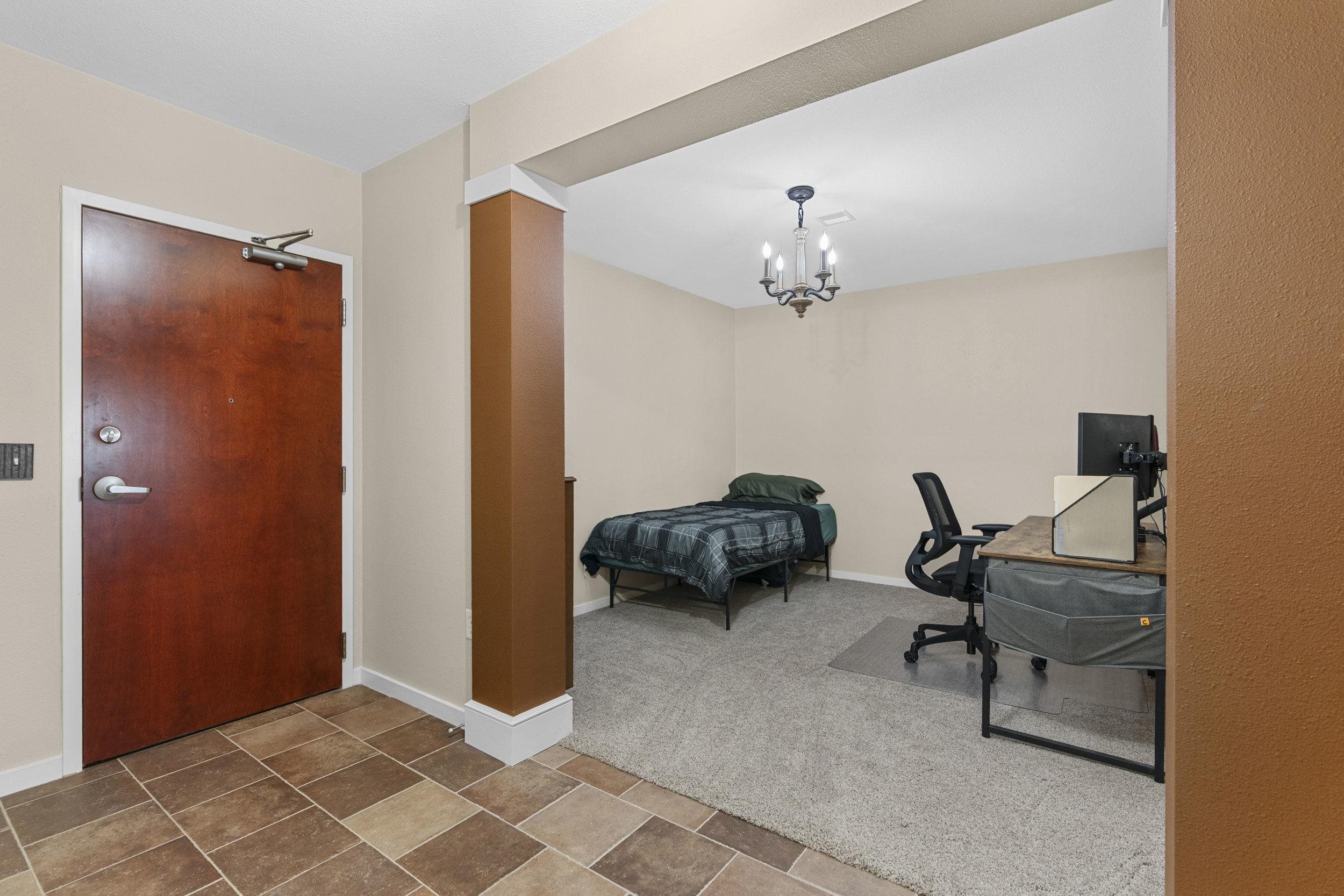118 S WASHINGTON Street Unit: 203B