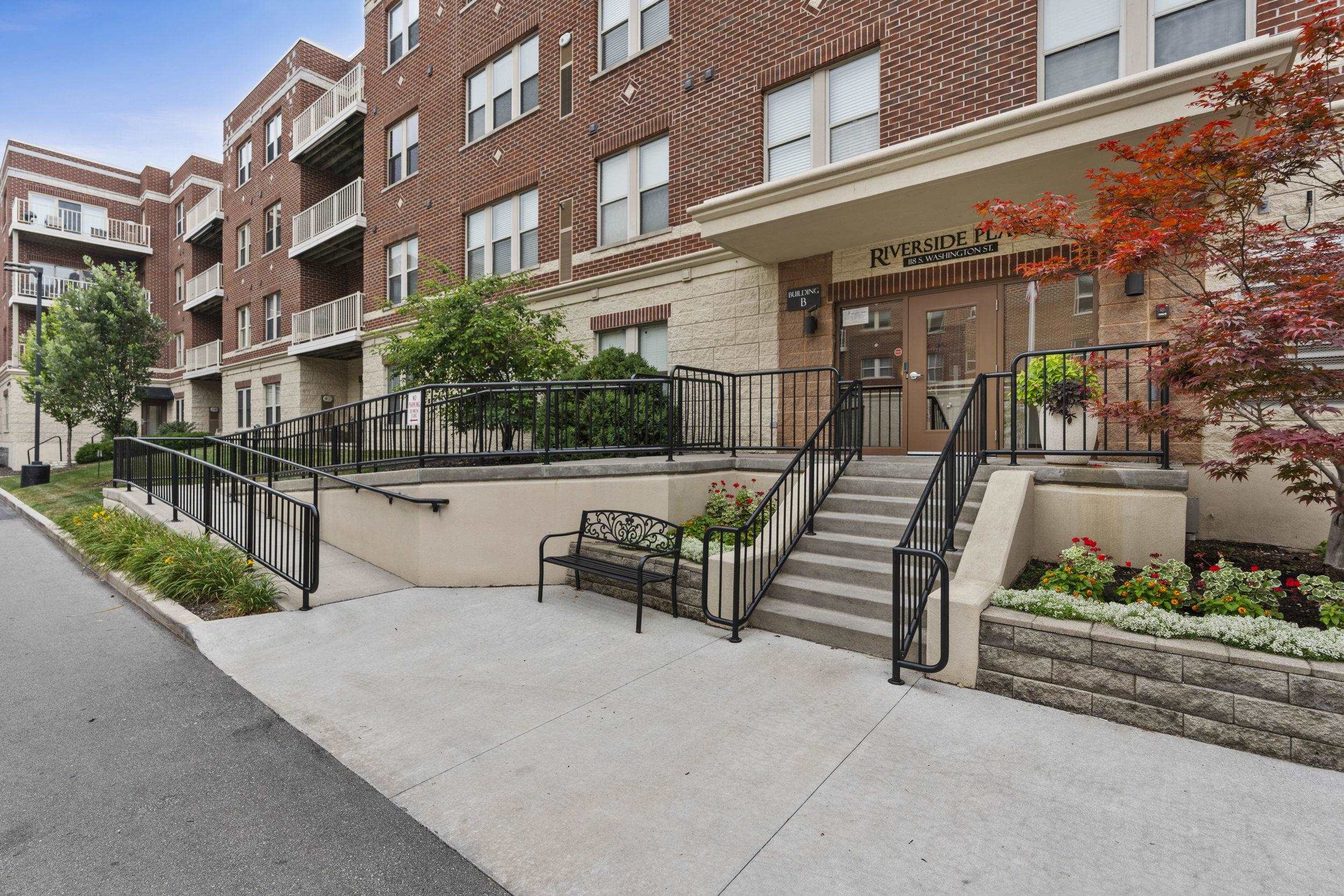 118 S WASHINGTON Street Unit: 203B