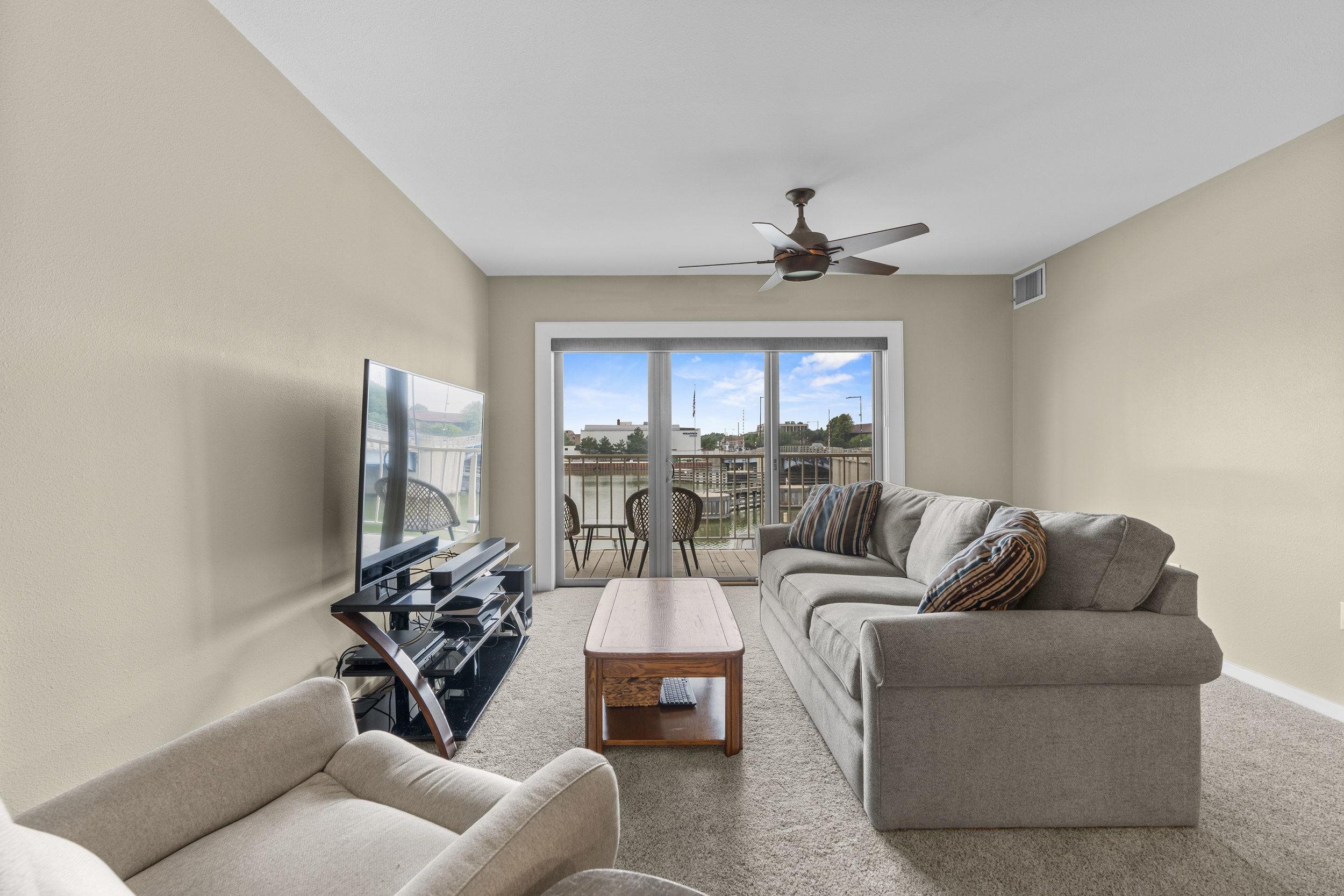 118 S WASHINGTON Street Unit: 203B