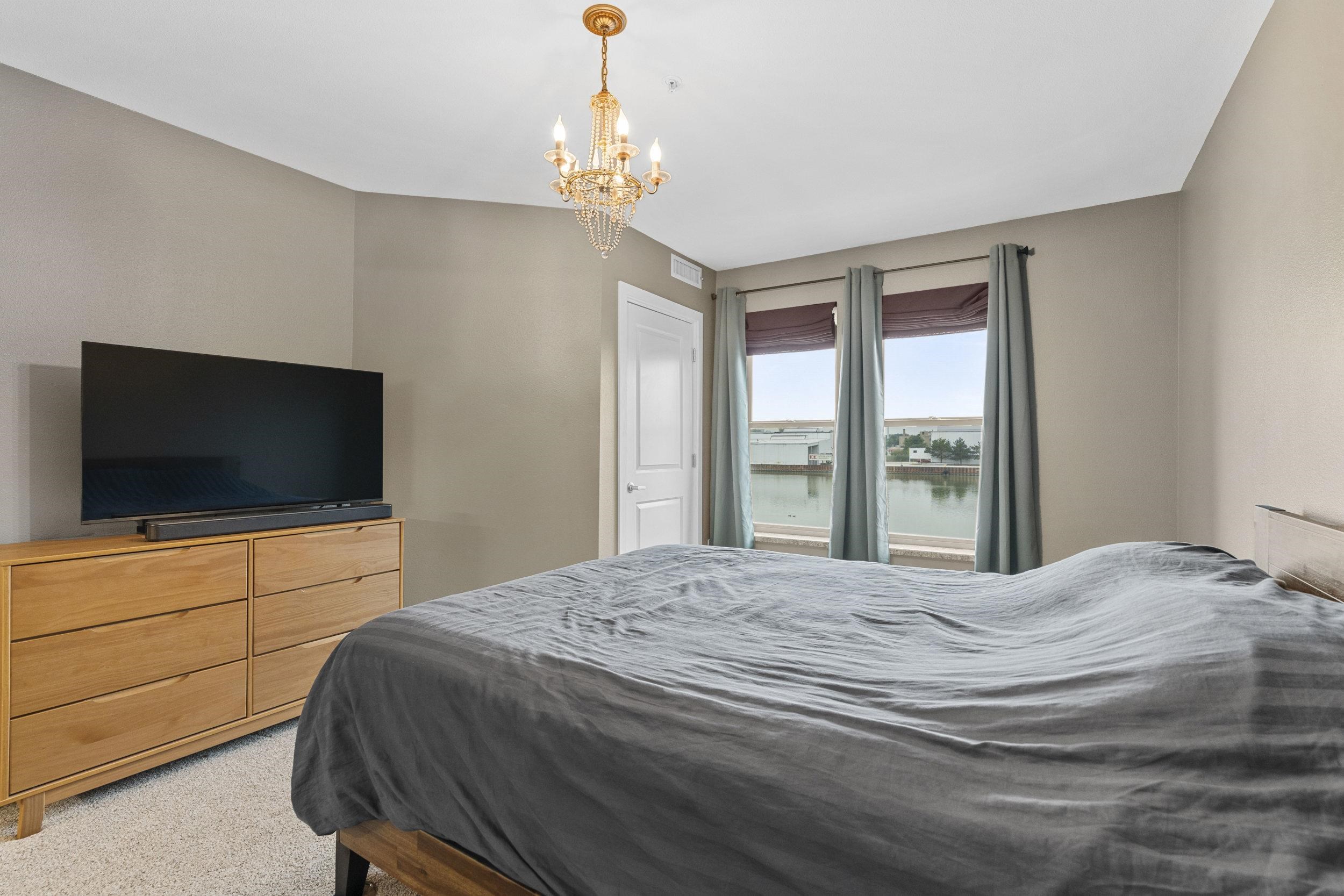118 S WASHINGTON Street Unit: 203B