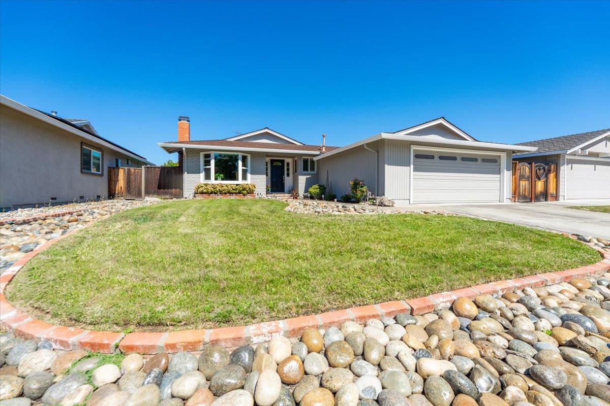 5918 Mescalero Drive