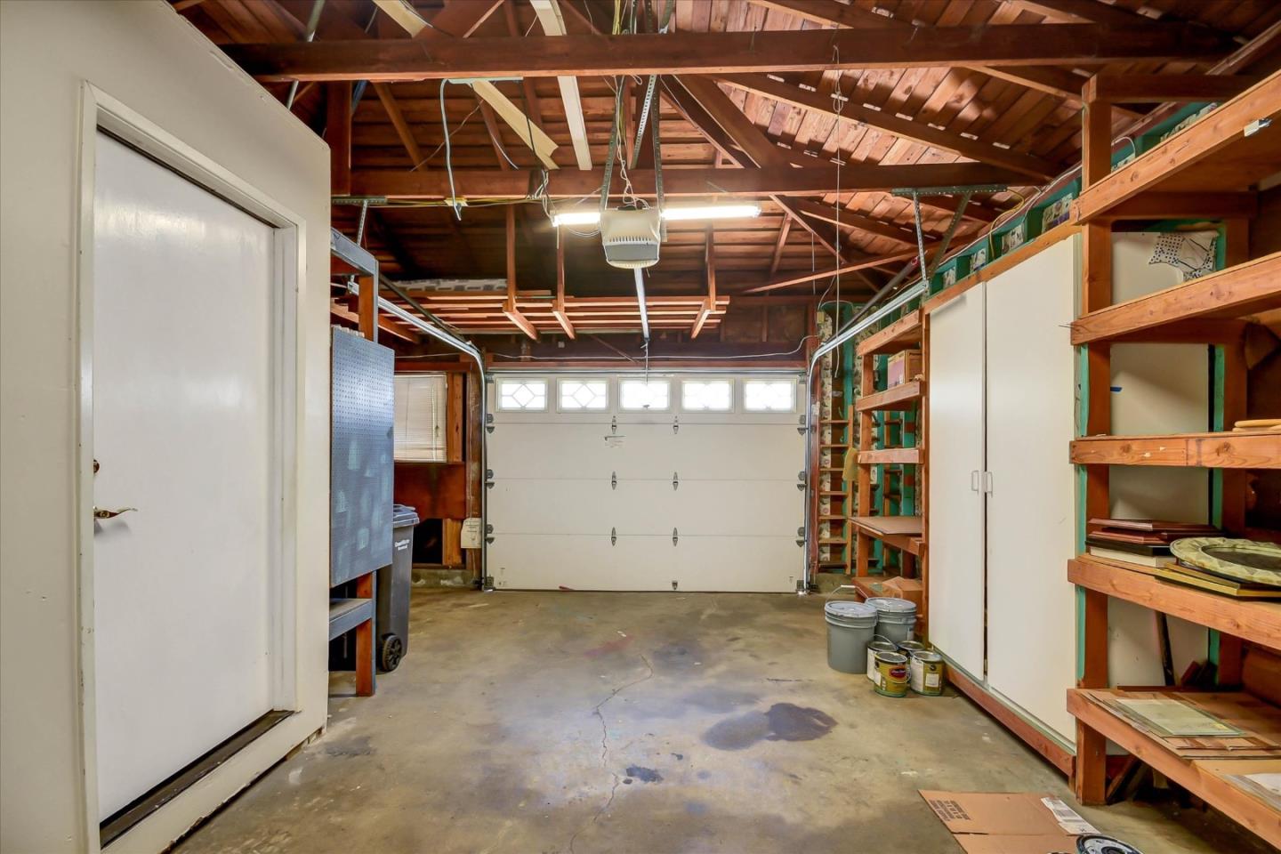 909 Laurence AVE