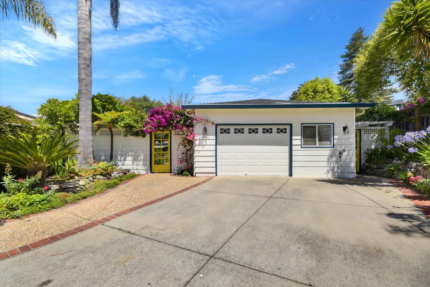 909 Laurence AVE