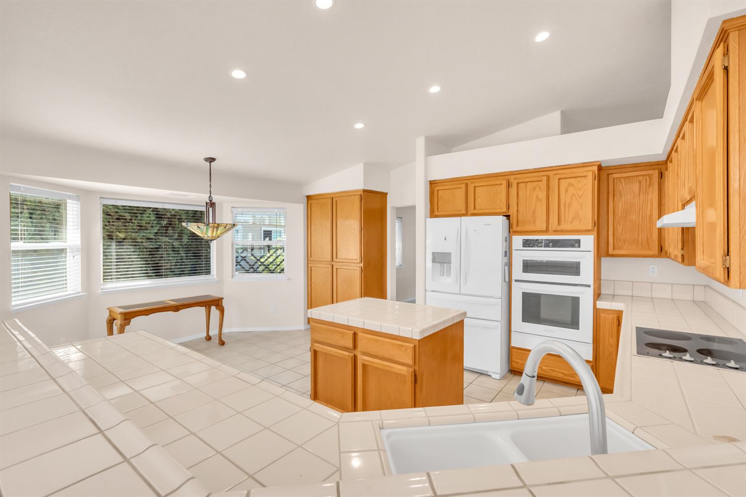 3391 Thornhill Dr.