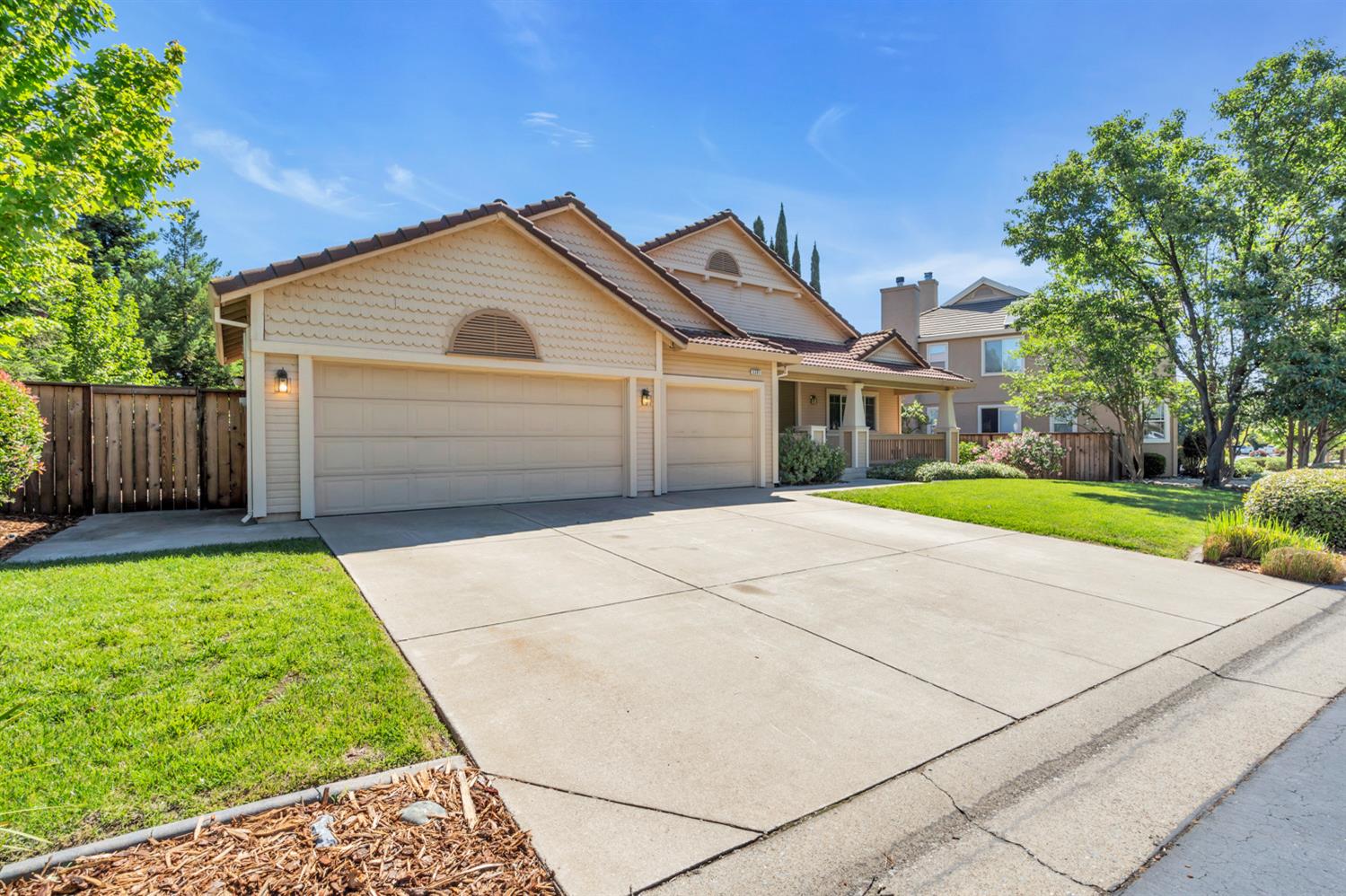 3391 Thornhill Dr.