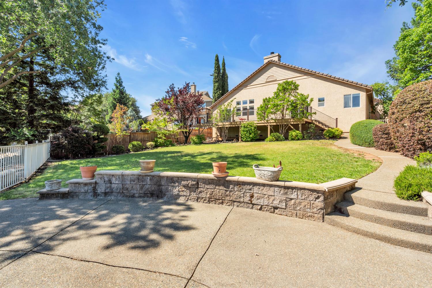 3391 Thornhill Dr.